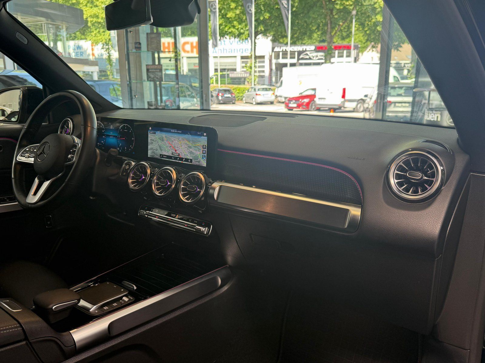 Fahrzeugabbildung Mercedes-Benz GLB 220 d 4Matic AHK+DISTRO+BEAM+360+NIGHT+EASYP
