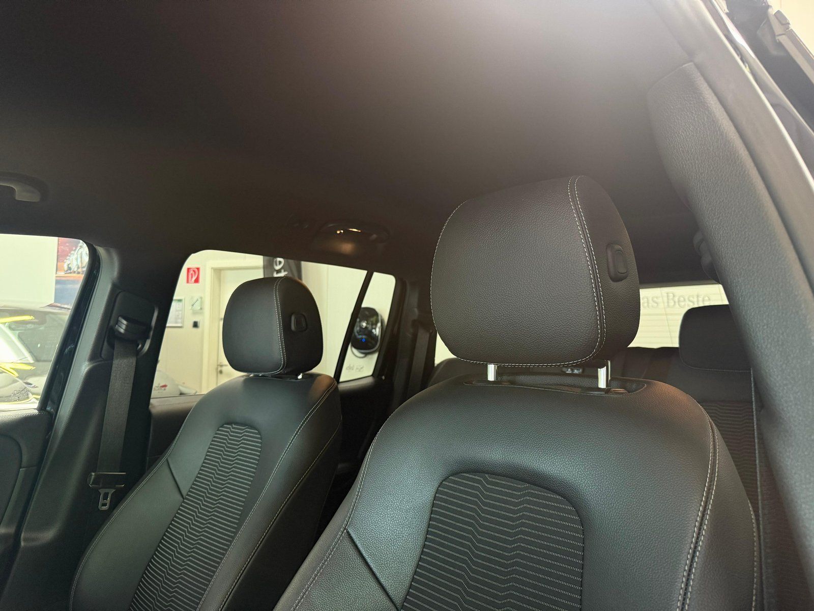 Fahrzeugabbildung Mercedes-Benz GLB 220 d 4Matic AHK+DISTRO+BEAM+360+NIGHT+EASYP