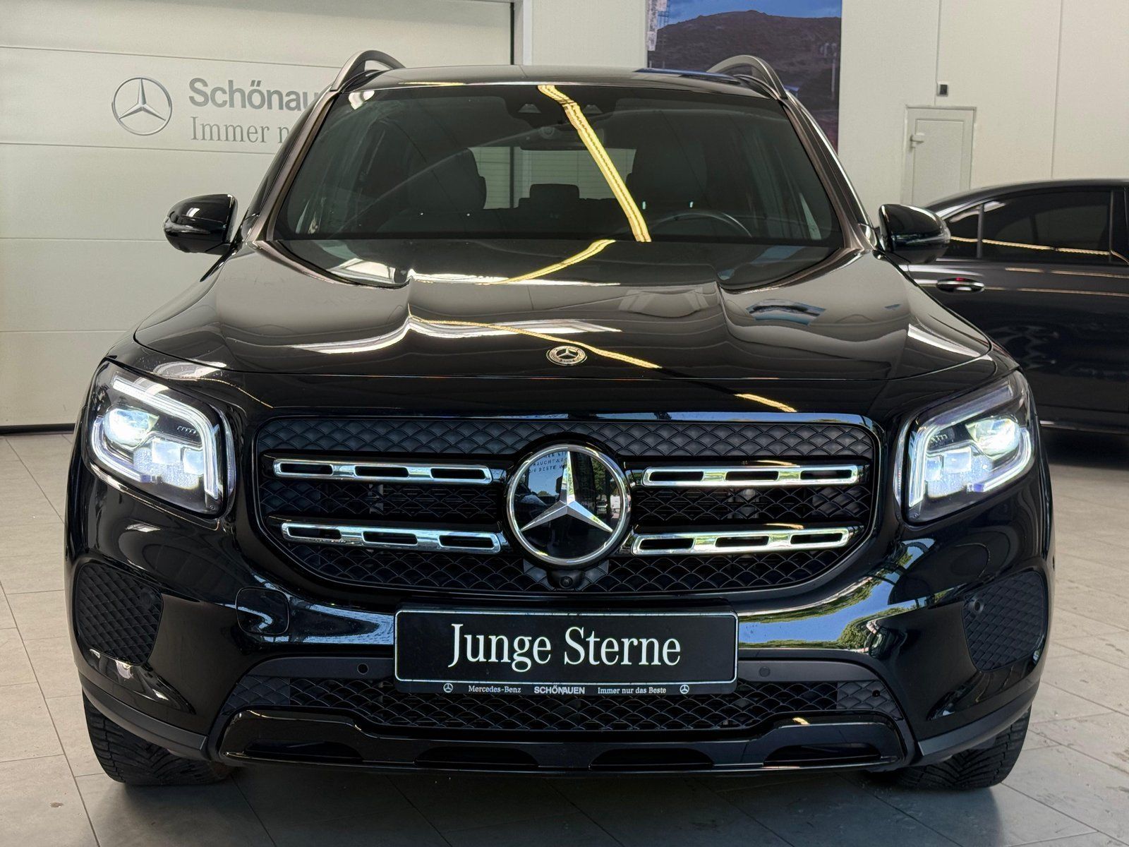 Fahrzeugabbildung Mercedes-Benz GLB 220 d 4Matic AHK+DISTRO+BEAM+360+NIGHT+EASYP