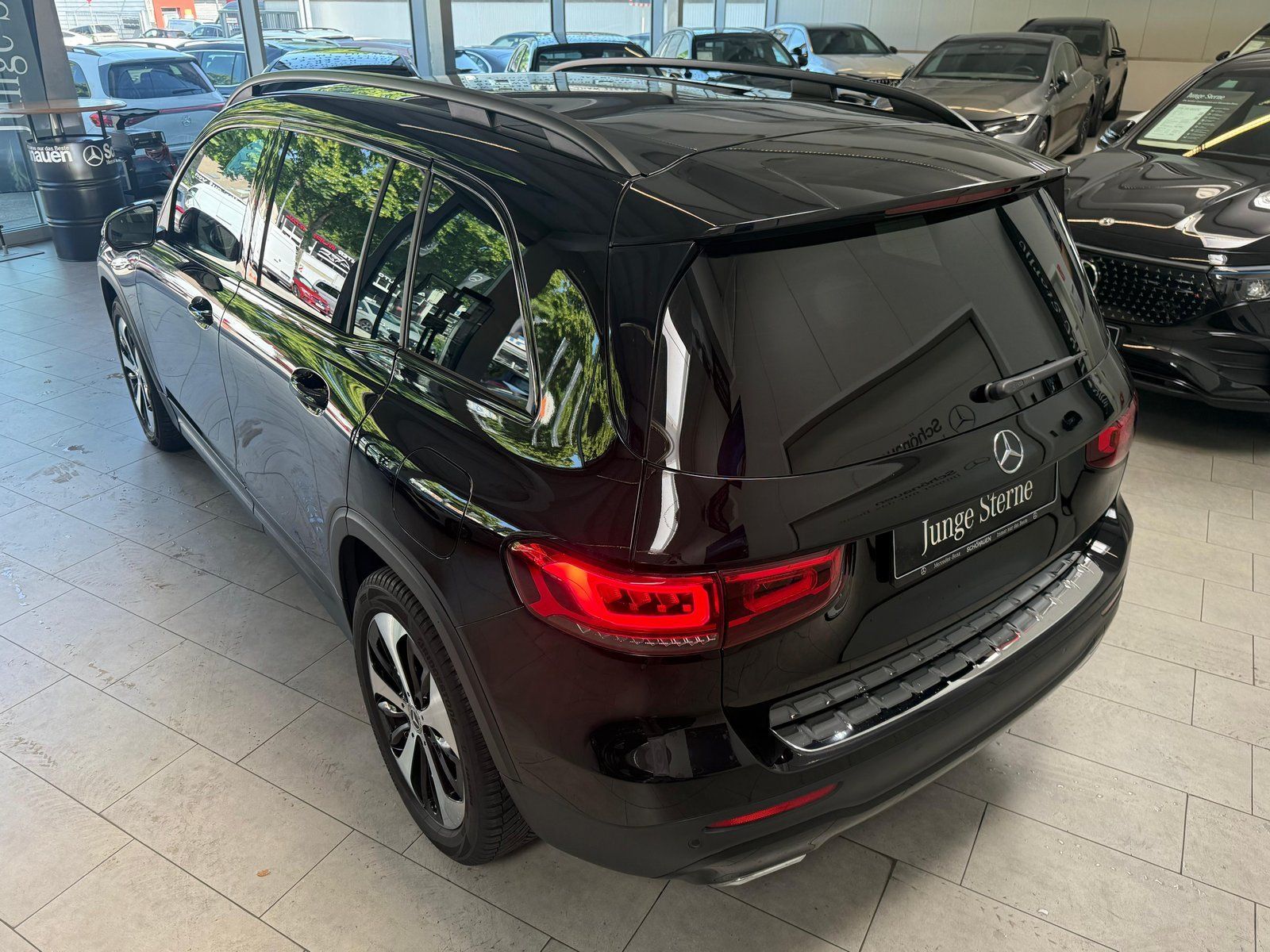 Fahrzeugabbildung Mercedes-Benz GLB 220 d 4Matic AHK+DISTRO+BEAM+360+NIGHT+EASYP