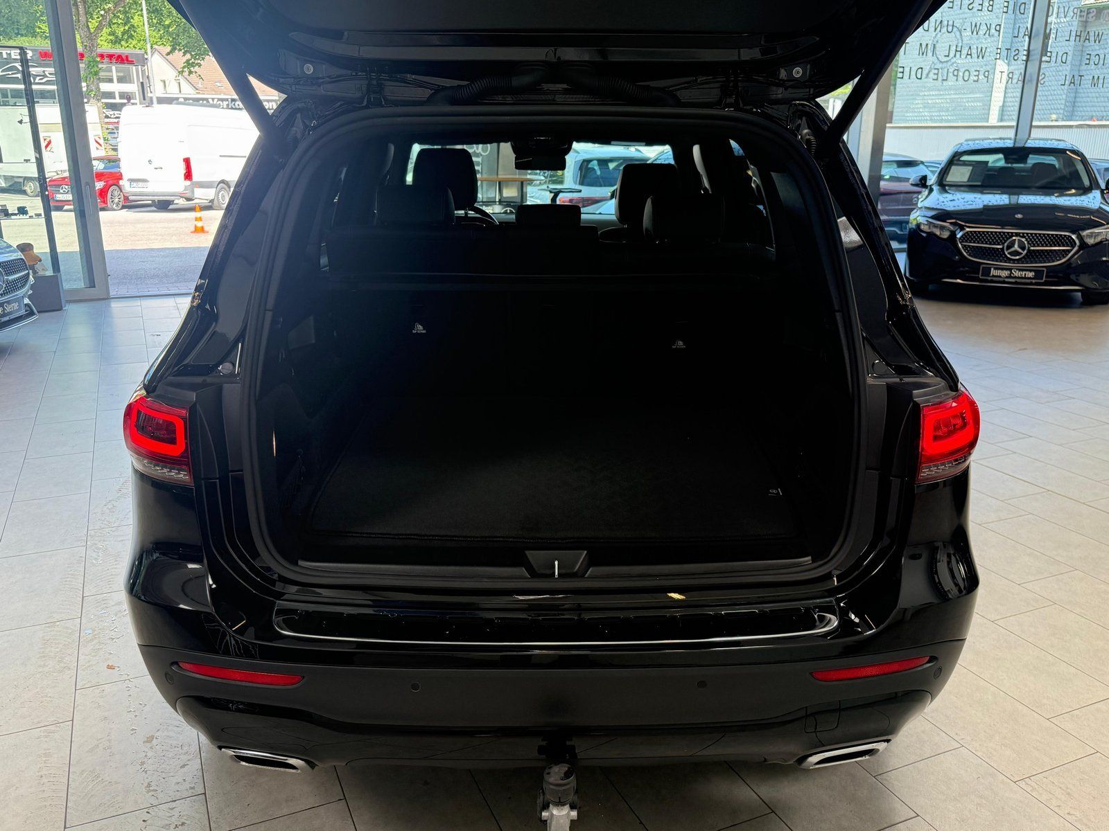 Fahrzeugabbildung Mercedes-Benz GLB 220 d 4Matic AHK+DISTRO+BEAM+360+NIGHT+EASYP