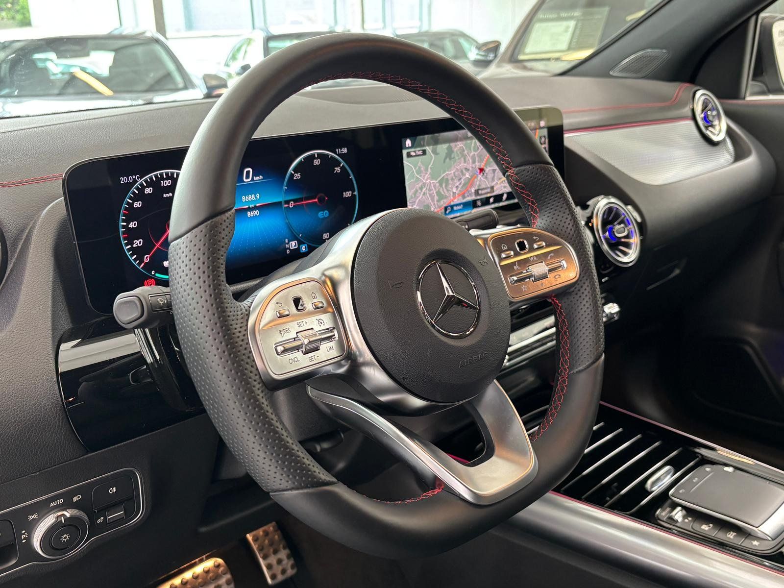 Fahrzeugabbildung Mercedes-Benz EQA 300 4M AMG ADVANCED PAKET+CARPLAY+SHZ+PRIVAC
