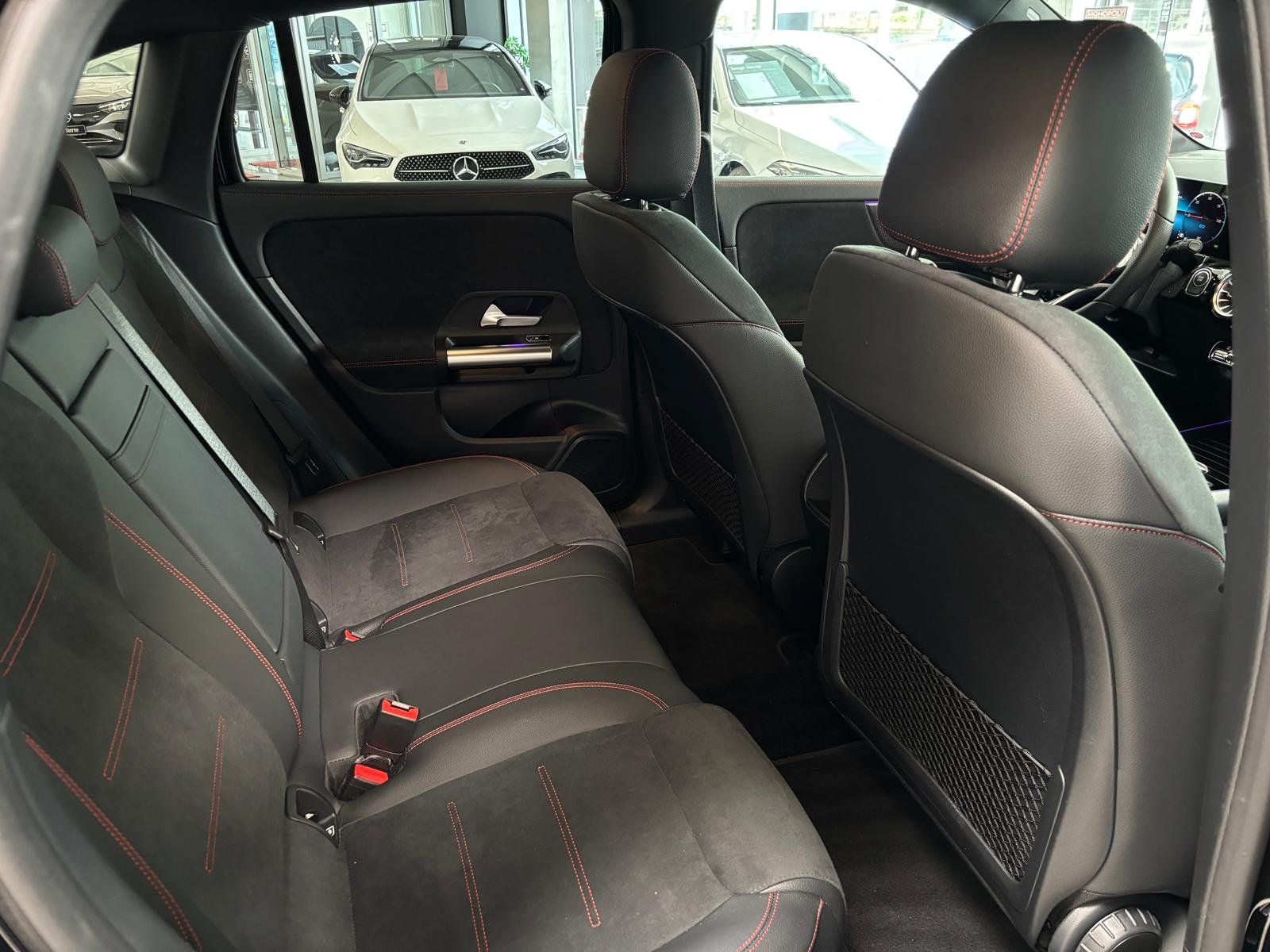 Fahrzeugabbildung Mercedes-Benz EQA 300 4M AMG ADVANCED PAKET+CARPLAY+SHZ+PRIVAC