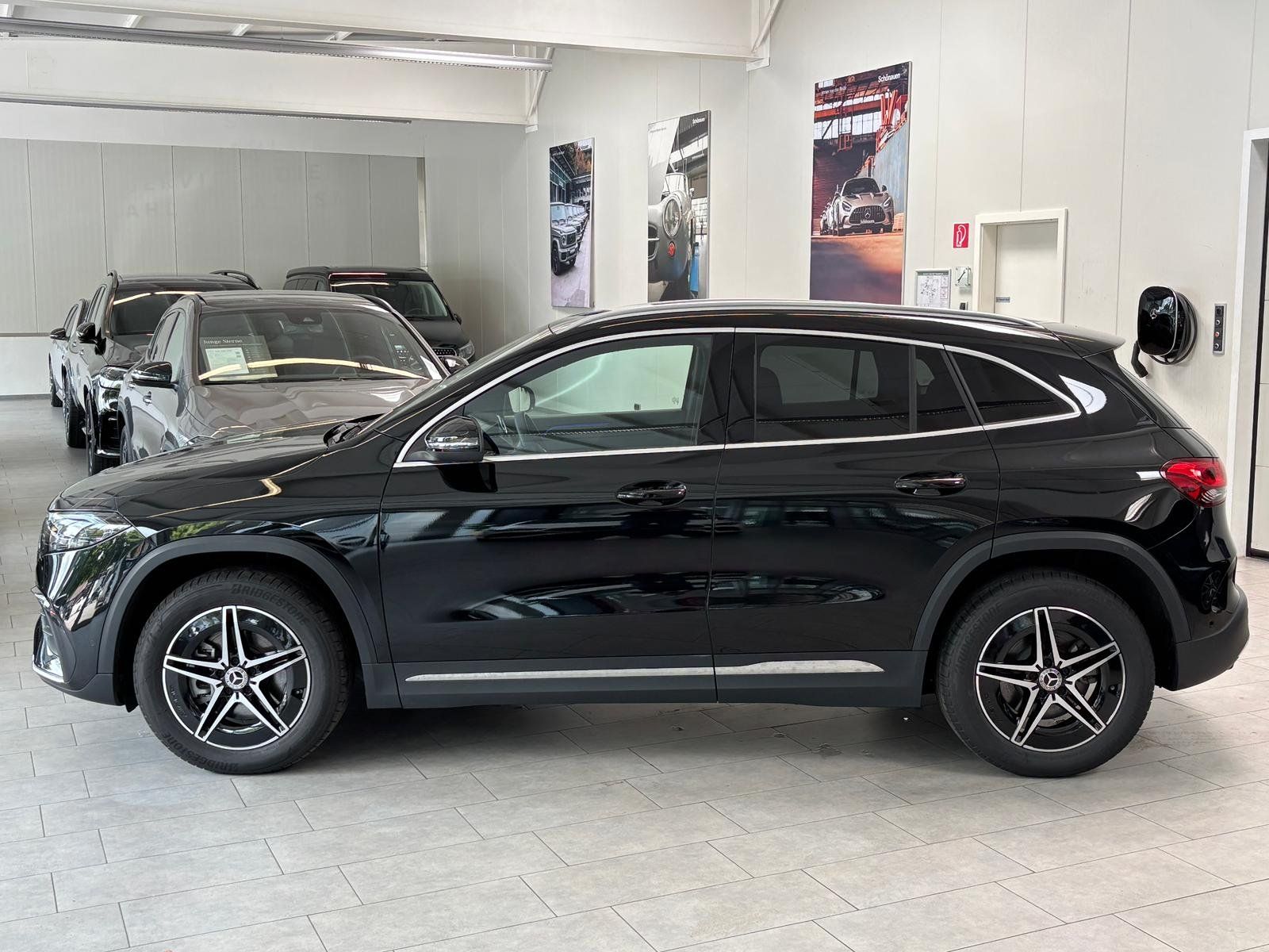 Fahrzeugabbildung Mercedes-Benz EQA 300 4M AMG ADVANCED PAKET+CARPLAY+SHZ+PRIVAC