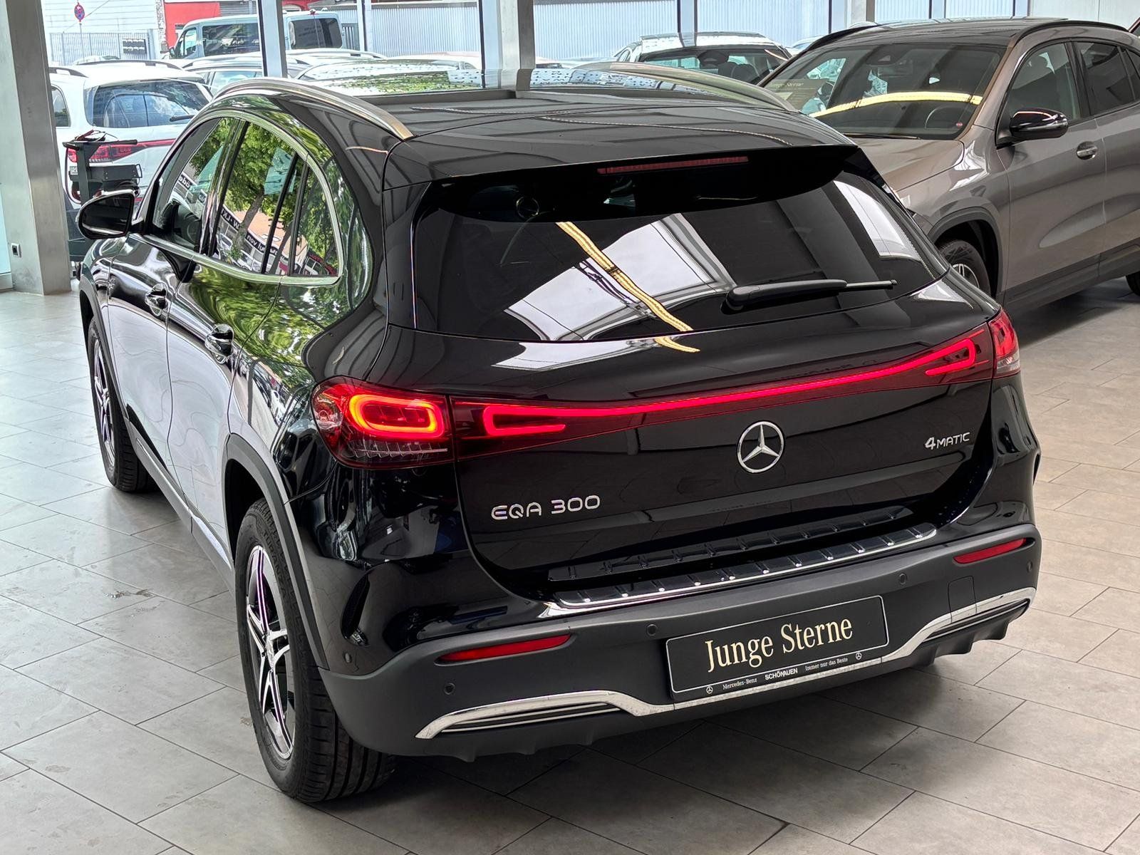 Fahrzeugabbildung Mercedes-Benz EQA 300 4M AMG ADVANCED PAKET+CARPLAY+SHZ+PRIVAC
