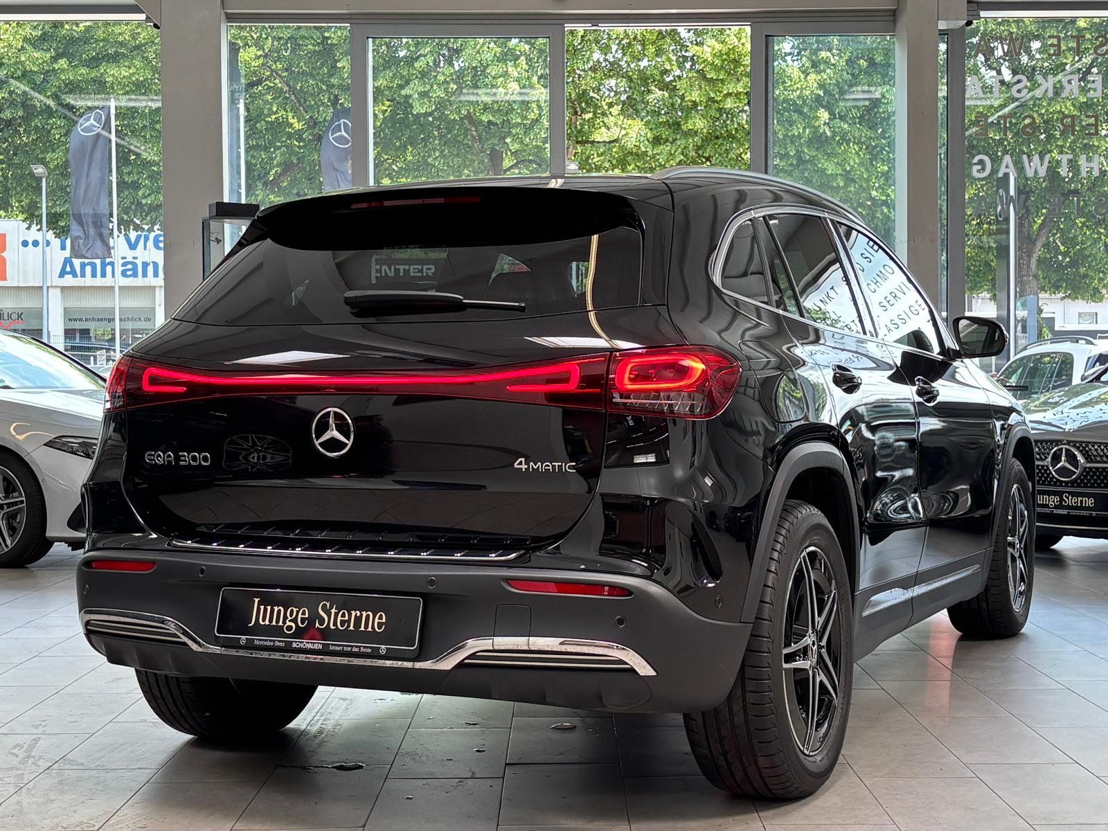 Fahrzeugabbildung Mercedes-Benz EQA 300 4M AMG ADVANCED PAKET+CARPLAY+SHZ+PRIVAC