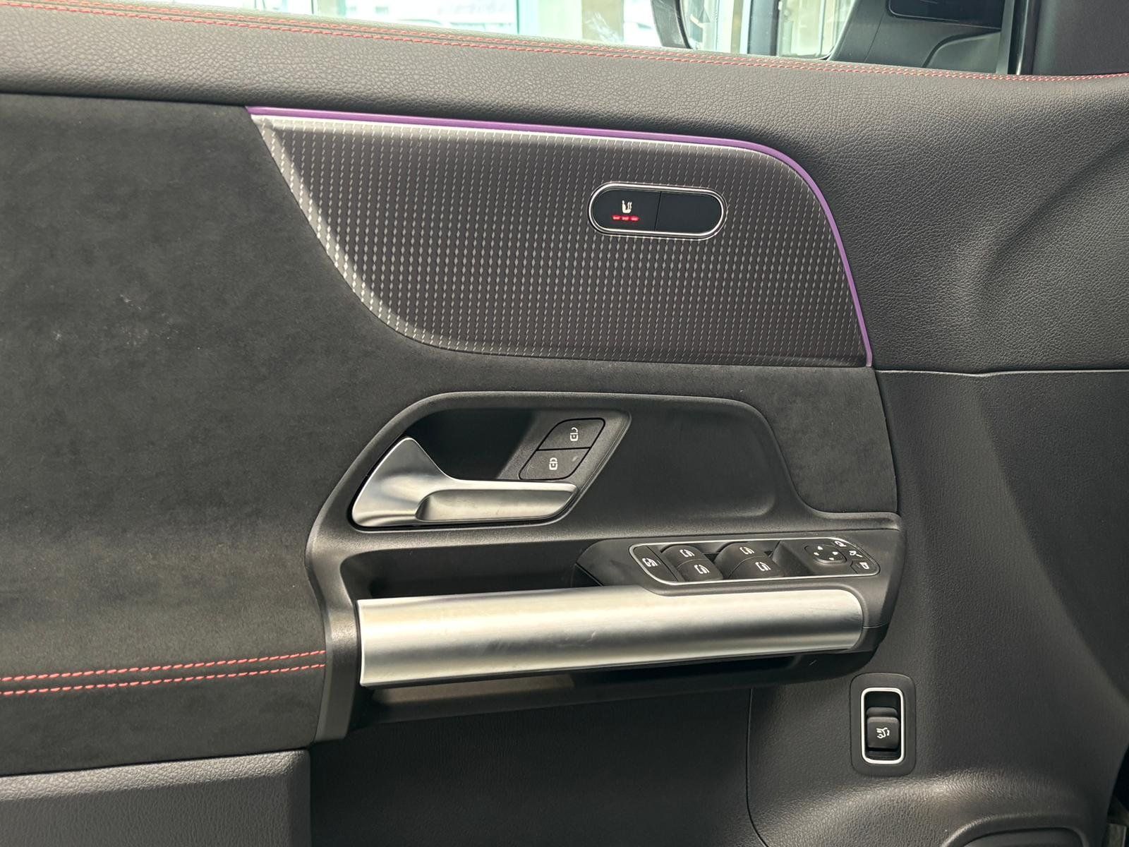 Fahrzeugabbildung Mercedes-Benz EQA 300 4M AMG ADVANCED PAKET+CARPLAY+SHZ+PRIVAC