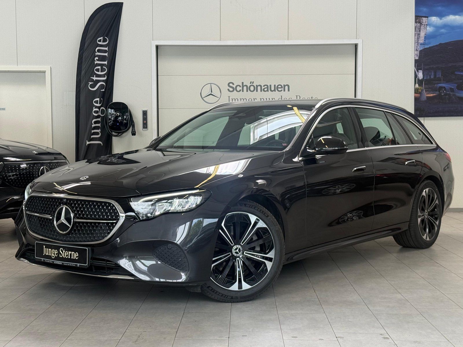 Mercedes-Benz E 220 d T PANO+AHK+DISTRONIC+19"+WINTERPKT+KEYLE