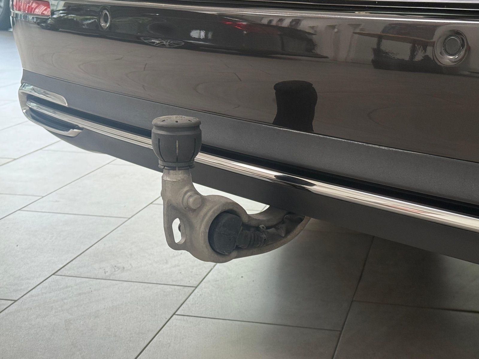 Fahrzeugabbildung Mercedes-Benz E 220 d T PANO+AHK+DISTRONIC+19"+WINTERPKT+KEYLE