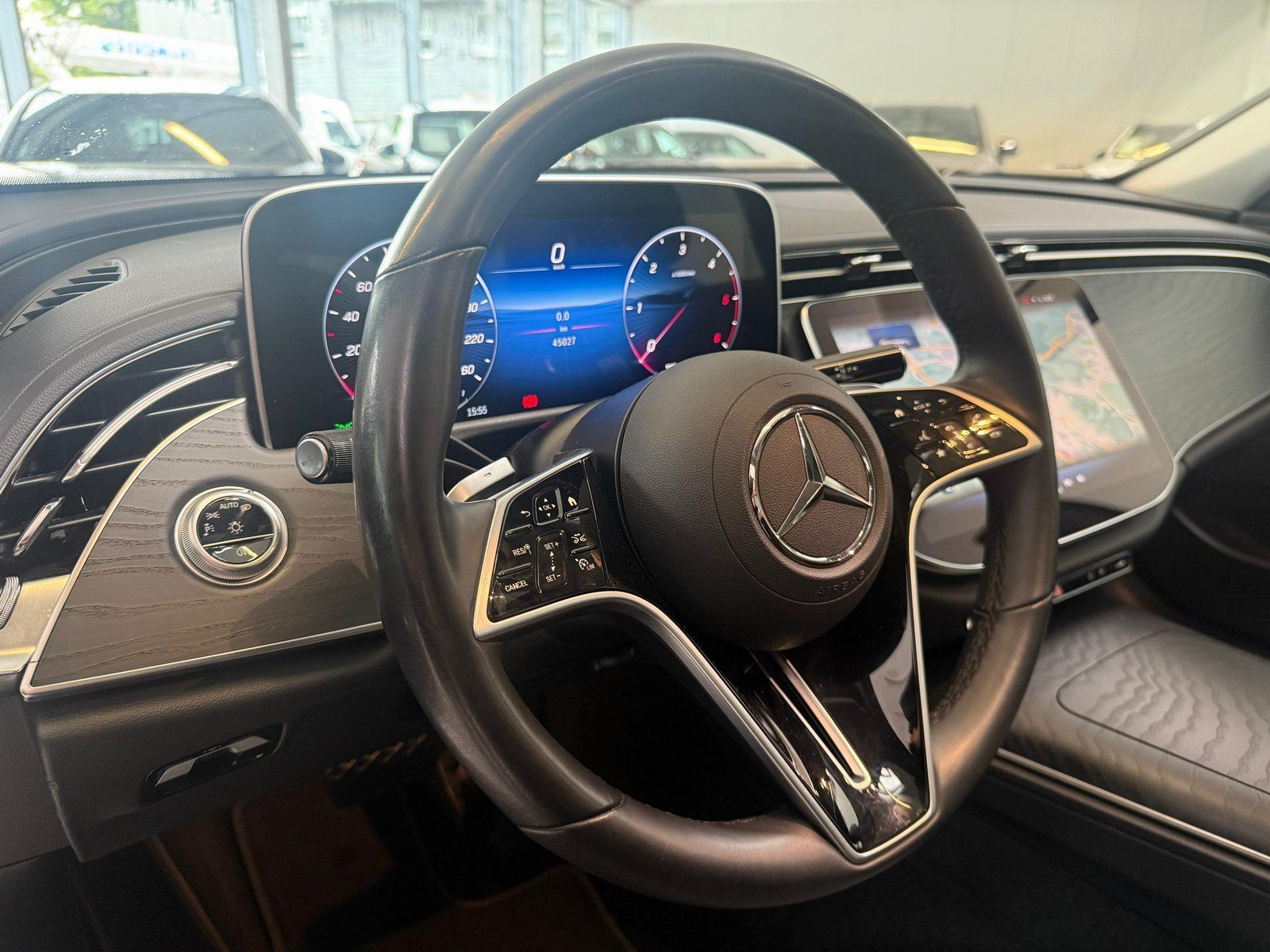 Fahrzeugabbildung Mercedes-Benz E 220 d T PANO+AHK+DISTRONIC+19"+WINTERPKT+KEYLE