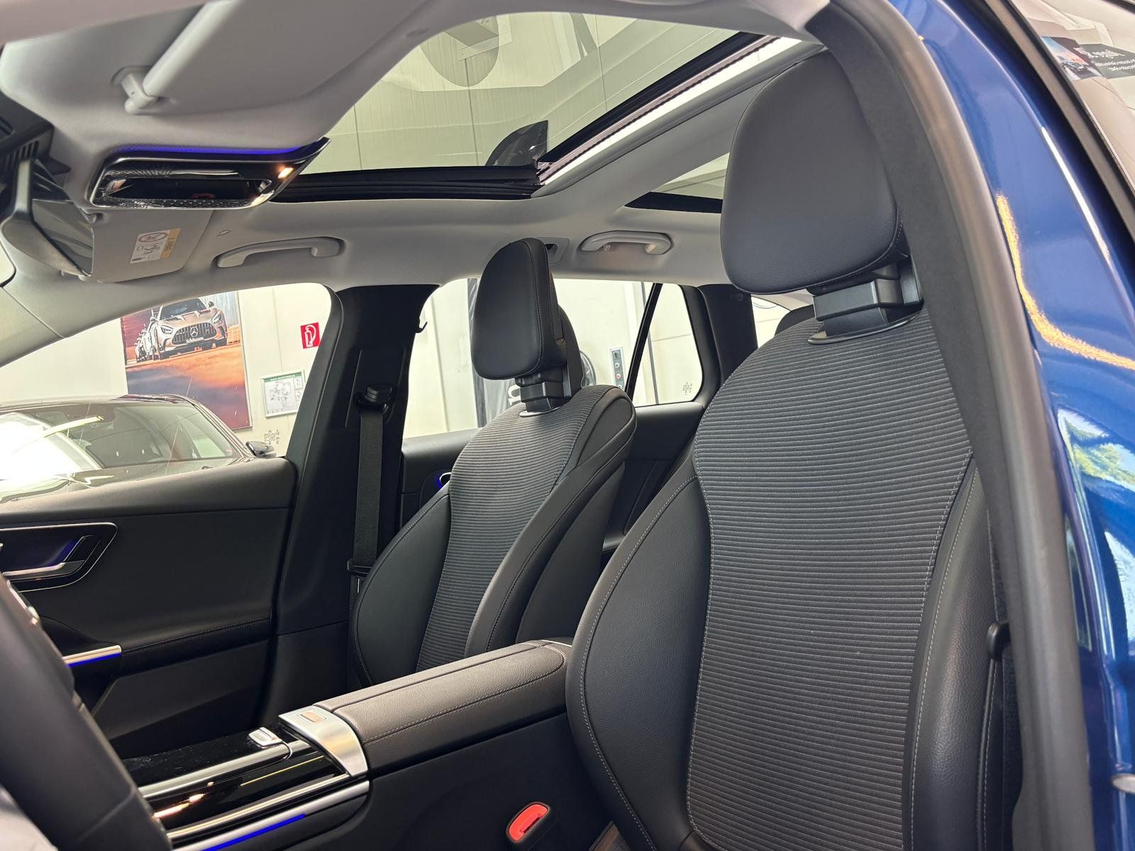 Fahrzeugabbildung Mercedes-Benz C 300 e T DISTR+AHK+PANO+KEYLESS+MEMO+DIGITAL