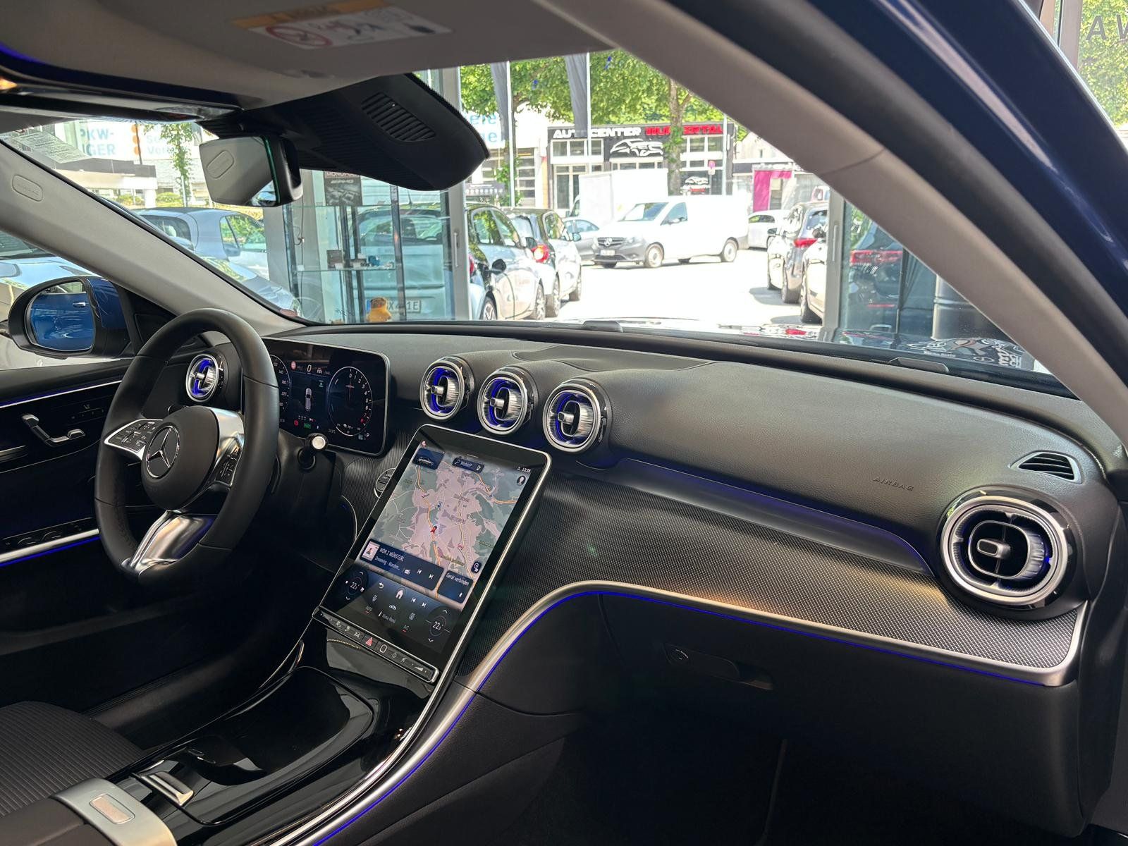 Fahrzeugabbildung Mercedes-Benz C 300 e T DISTR+AHK+PANO+KEYLESS+MEMO+DIGITAL