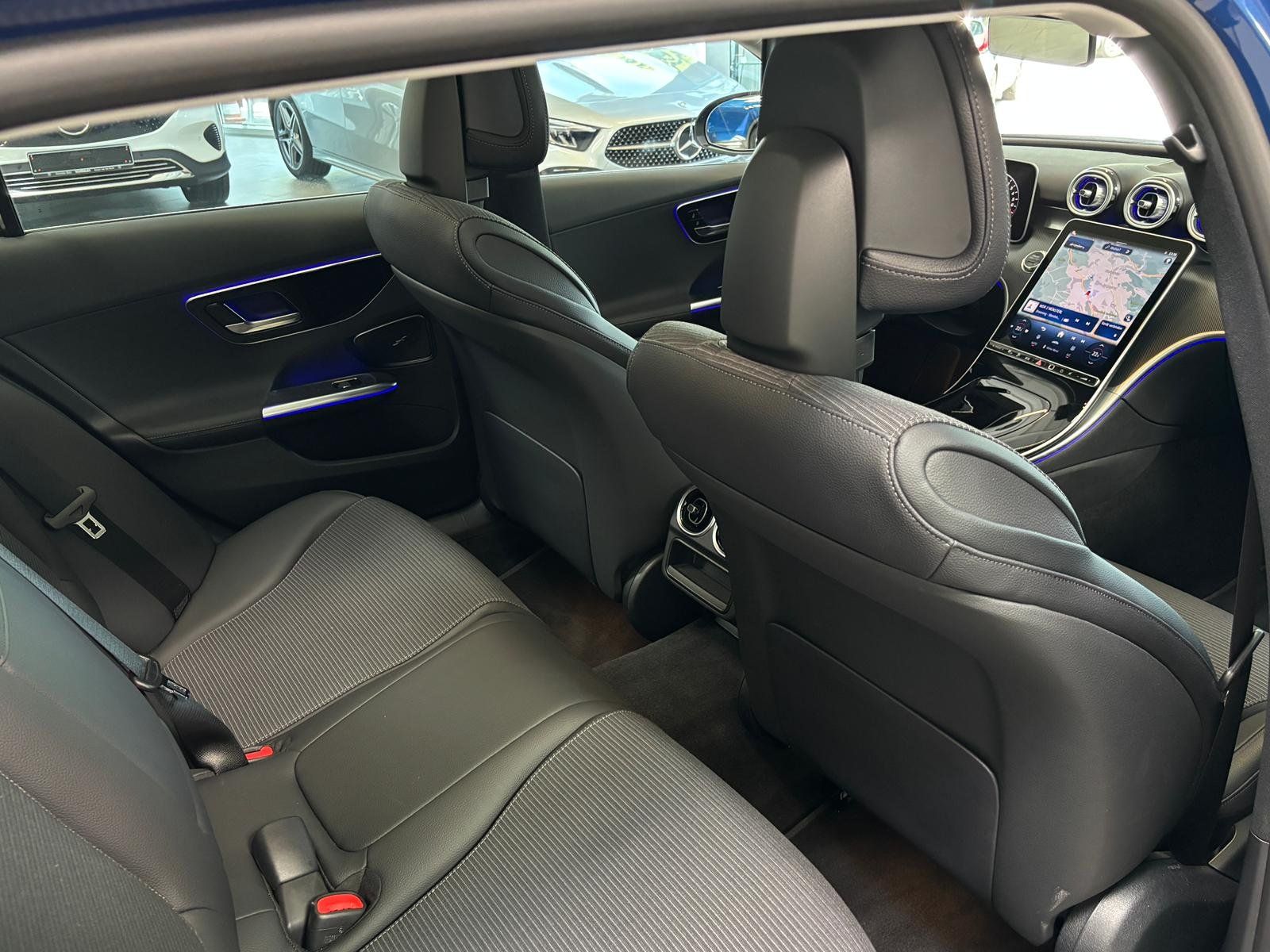 Fahrzeugabbildung Mercedes-Benz C 300 e T DISTR+AHK+PANO+KEYLESS+MEMO+DIGITAL