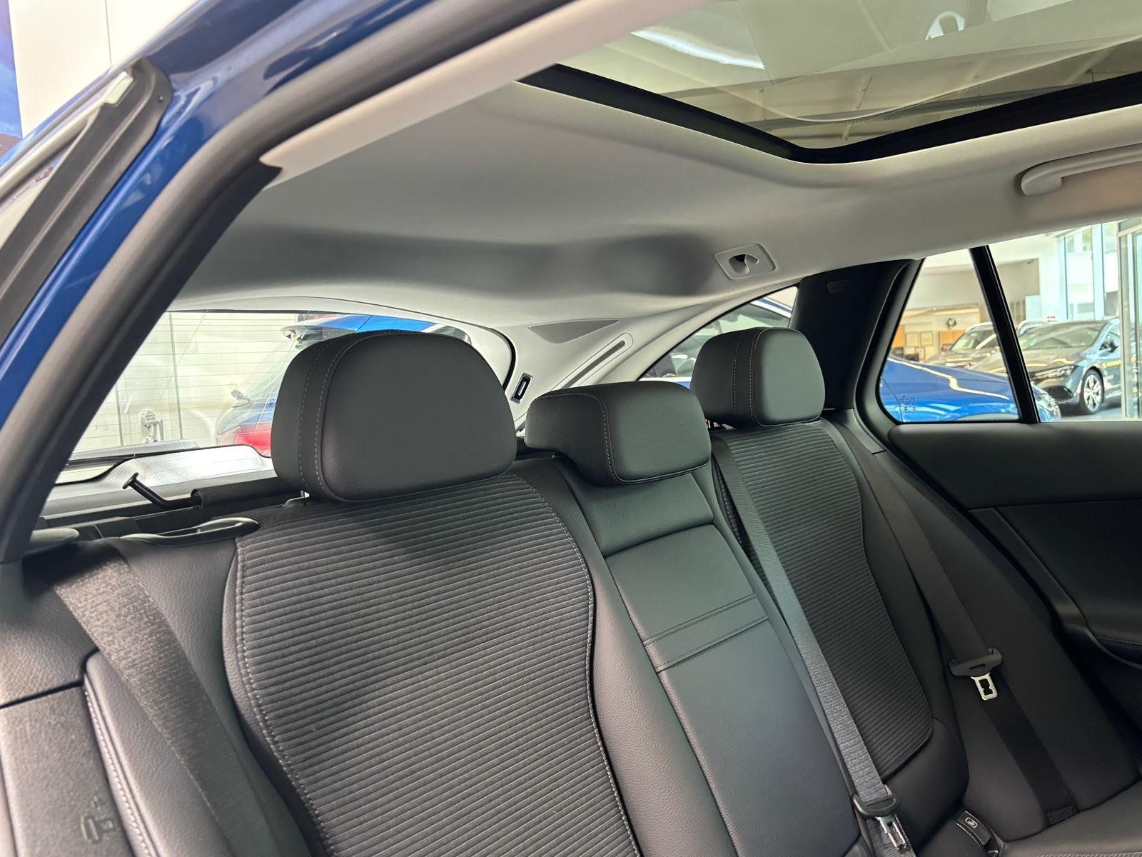 Fahrzeugabbildung Mercedes-Benz C 300 e T DISTR+AHK+PANO+KEYLESS+MEMO+DIGITAL