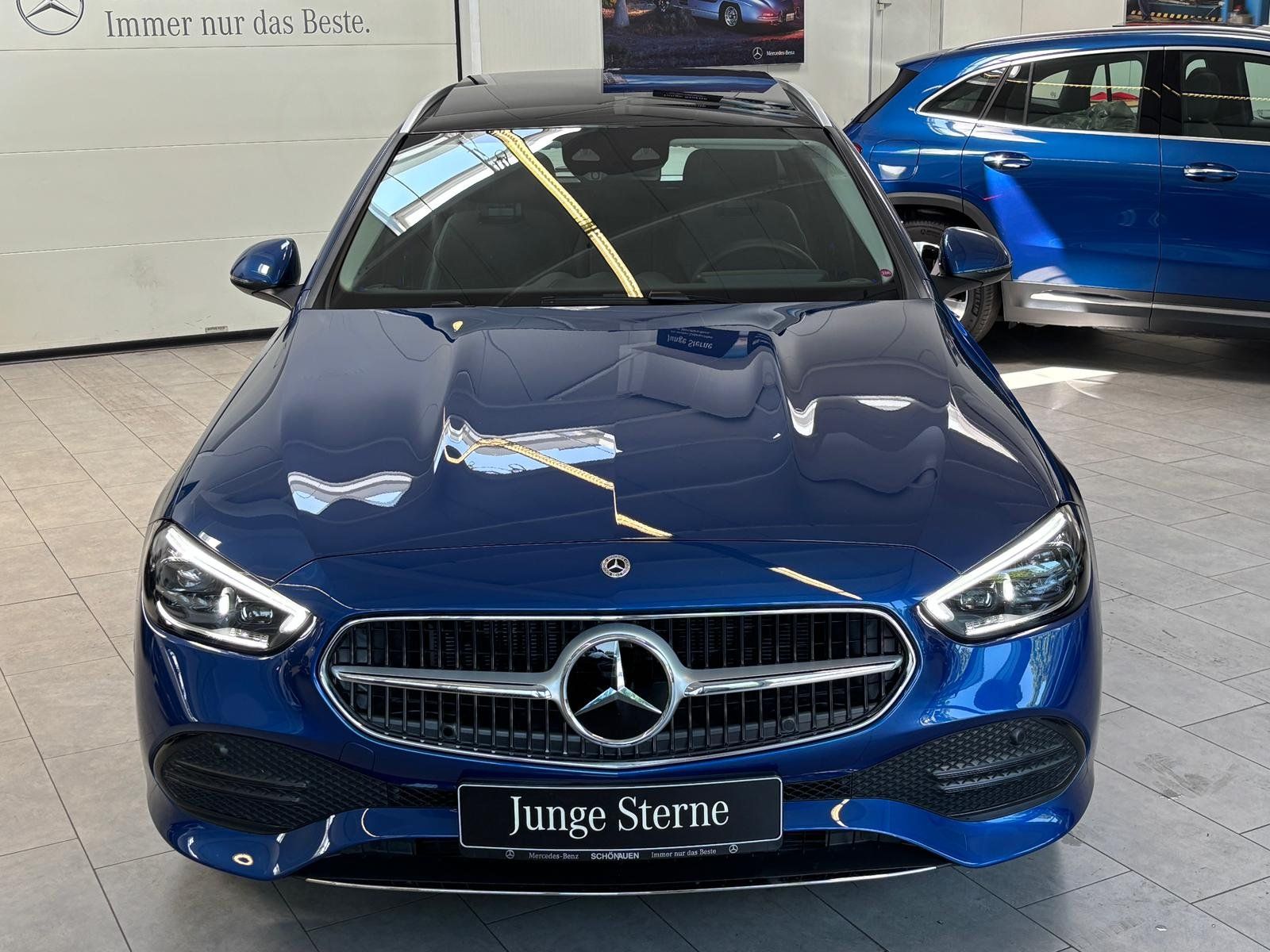Fahrzeugabbildung Mercedes-Benz C 300 e T DISTR+AHK+PANO+KEYLESS+MEMO+DIGITAL