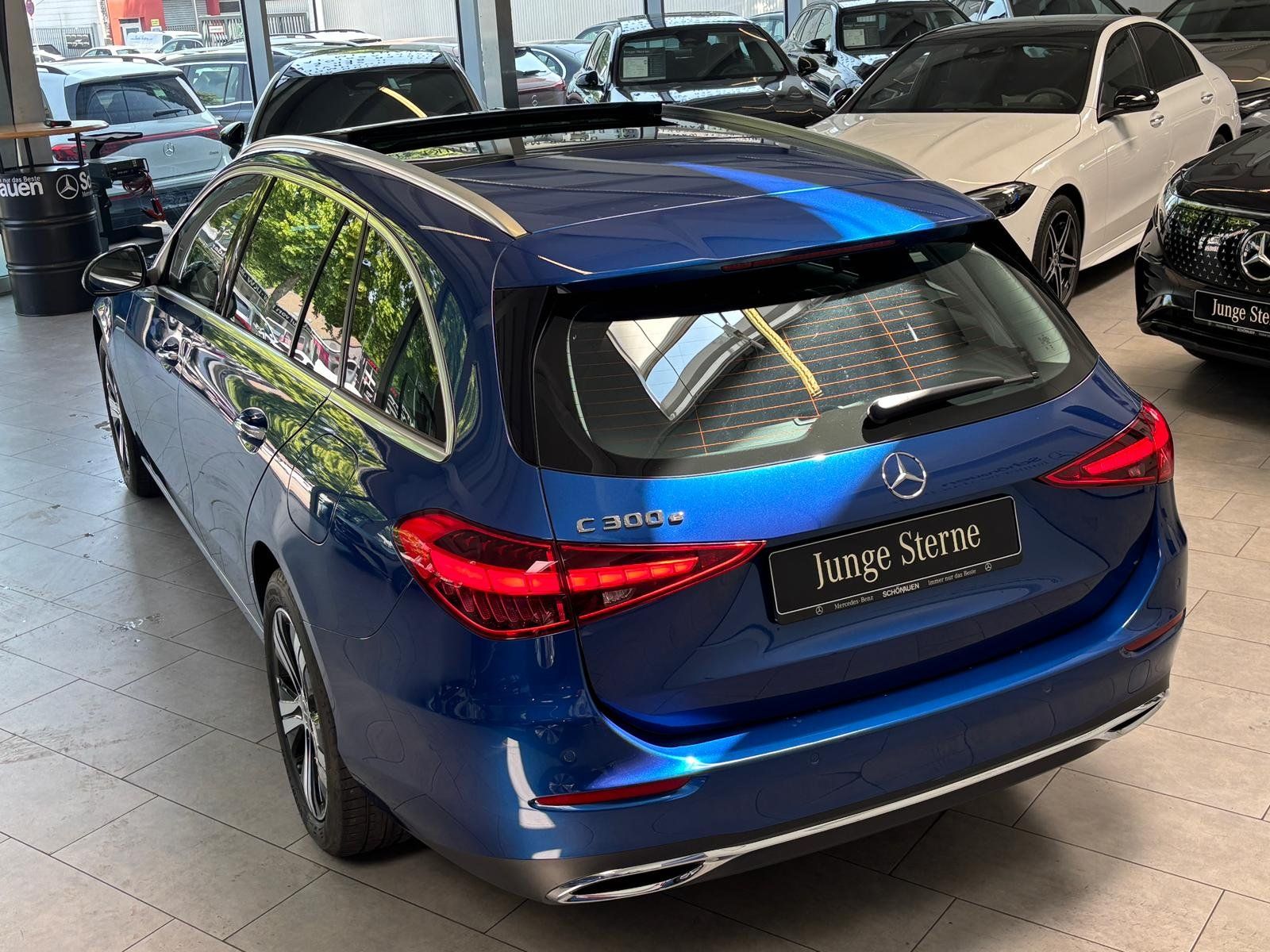 Fahrzeugabbildung Mercedes-Benz C 300 e T DISTR+AHK+PANO+KEYLESS+MEMO+DIGITAL