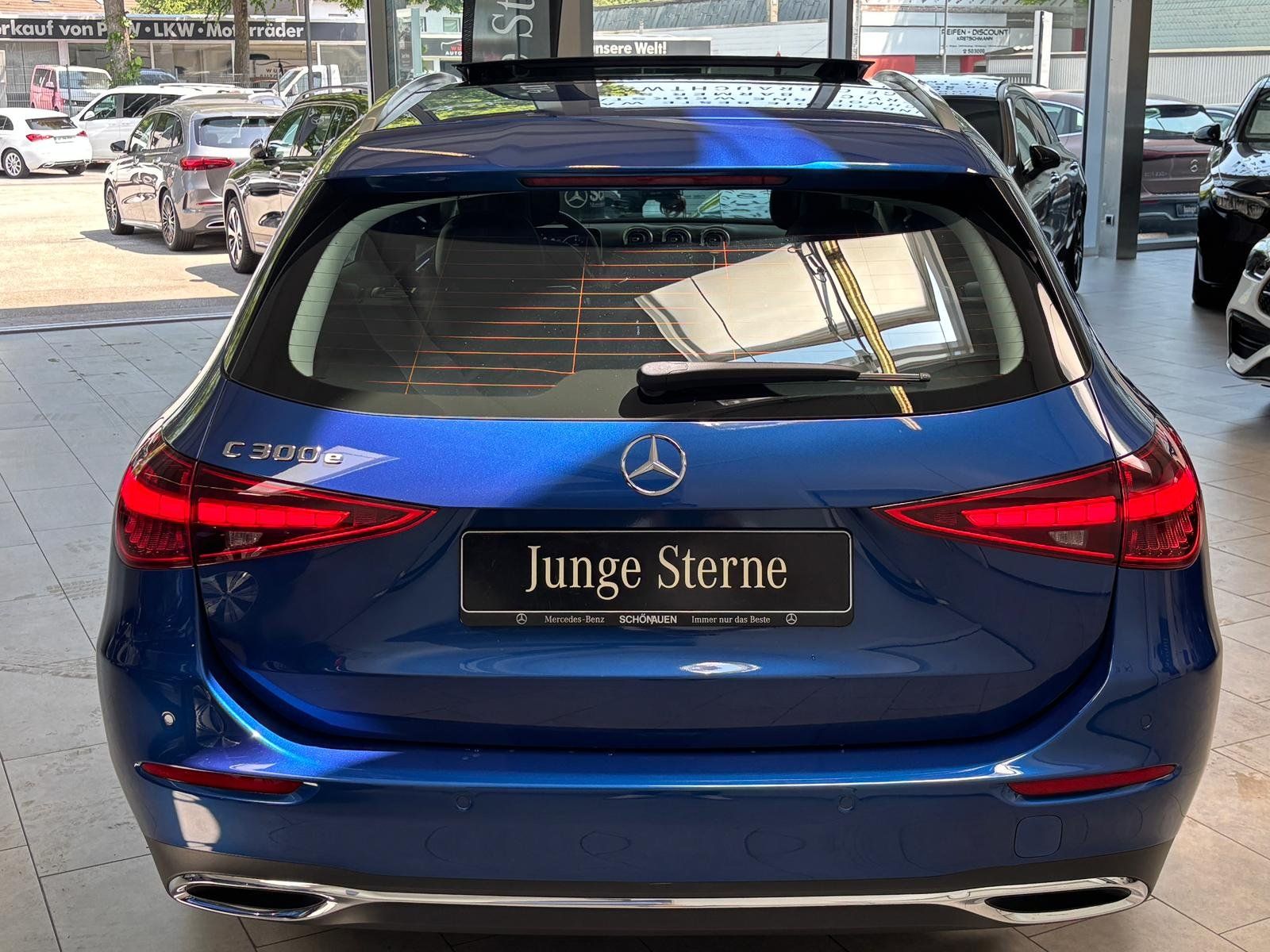 Fahrzeugabbildung Mercedes-Benz C 300 e T DISTR+AHK+PANO+KEYLESS+MEMO+DIGITAL