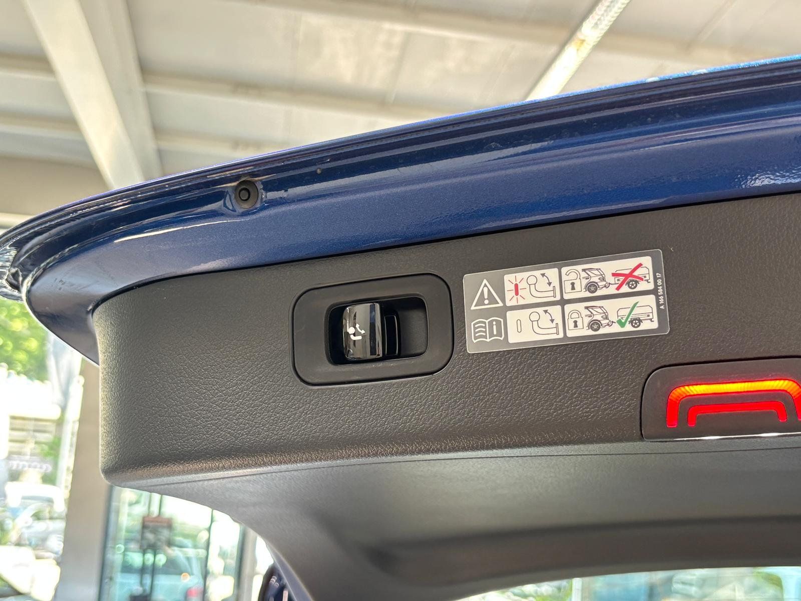 Fahrzeugabbildung Mercedes-Benz C 300 e T DISTR+AHK+PANO+KEYLESS+MEMO+DIGITAL