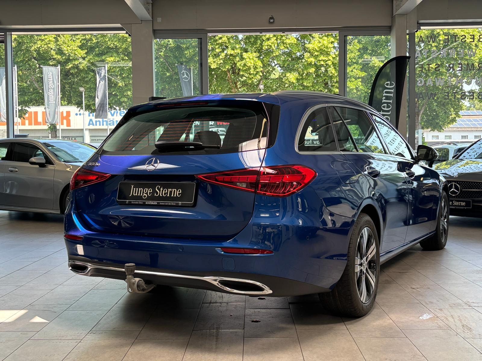 Fahrzeugabbildung Mercedes-Benz C 300 e T DISTR+AHK+PANO+KEYLESS+MEMO+DIGITAL