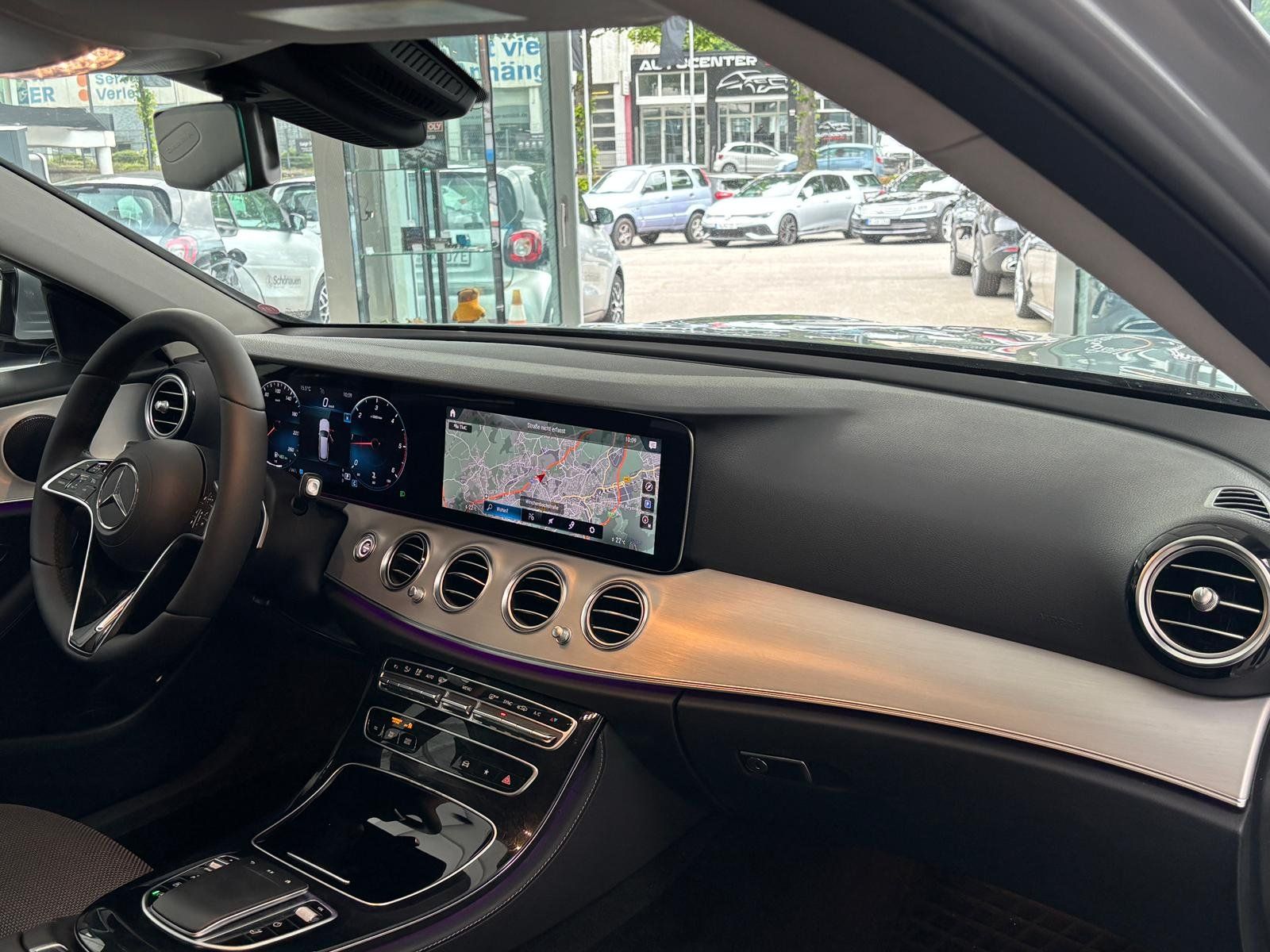 Fahrzeugabbildung Mercedes-Benz E 220 d T MBUX+LED+KMAERA+SPUR+CARPLAY+EASYPACK