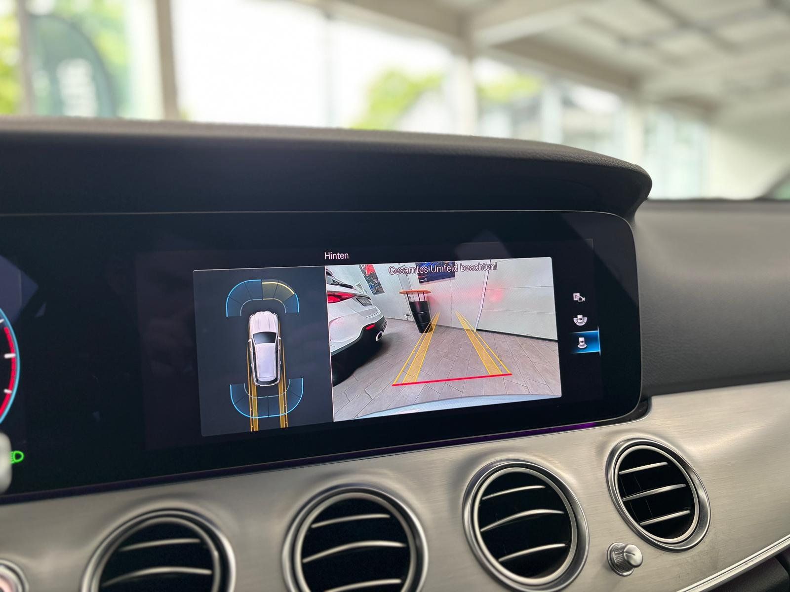 Fahrzeugabbildung Mercedes-Benz E 220 d T MBUX+LED+KMAERA+SPUR+CARPLAY+EASYPACK
