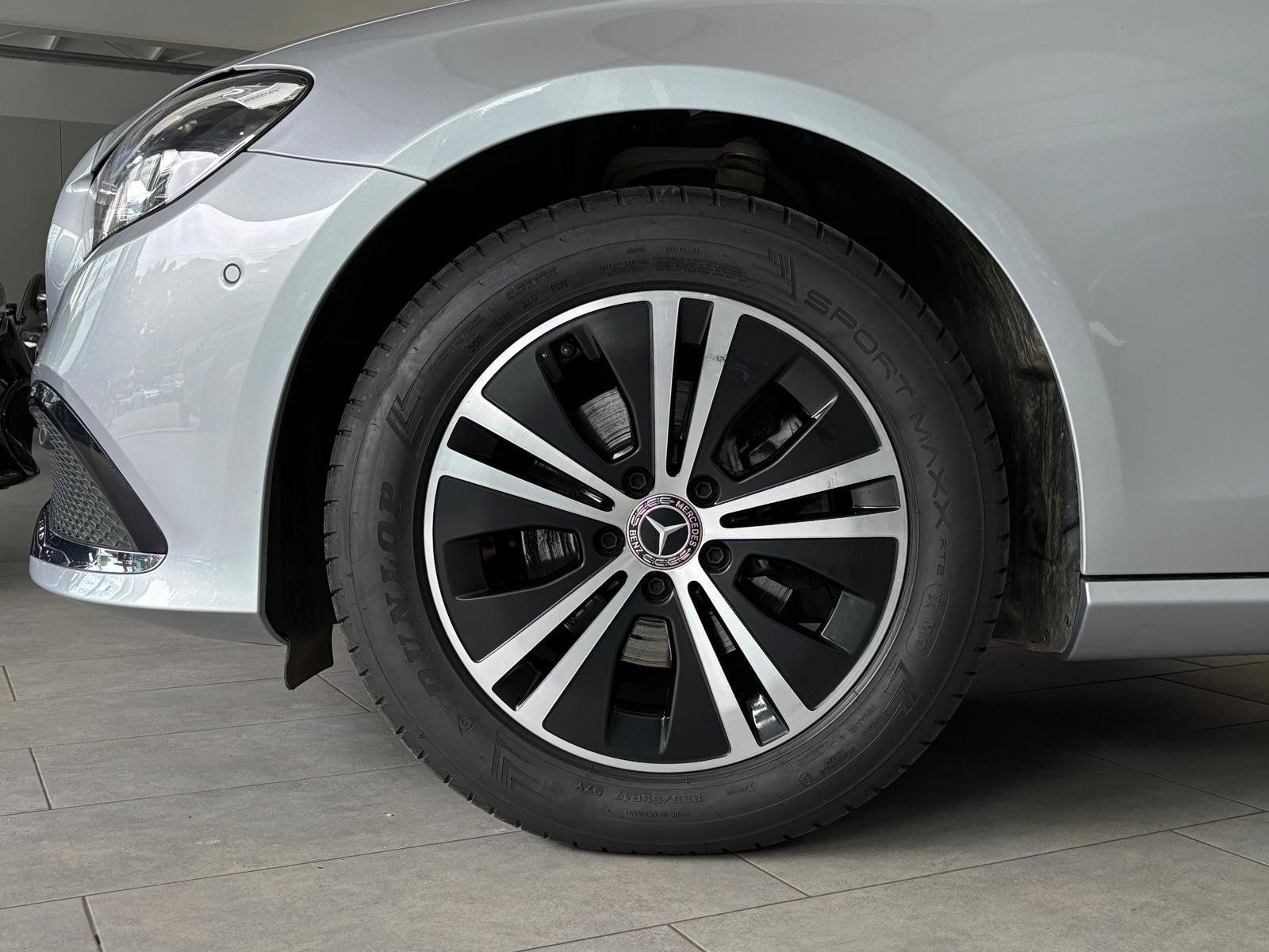 Fahrzeugabbildung Mercedes-Benz E 220 d T MBUX+LED+KMAERA+SPUR+CARPLAY+EASYPACK