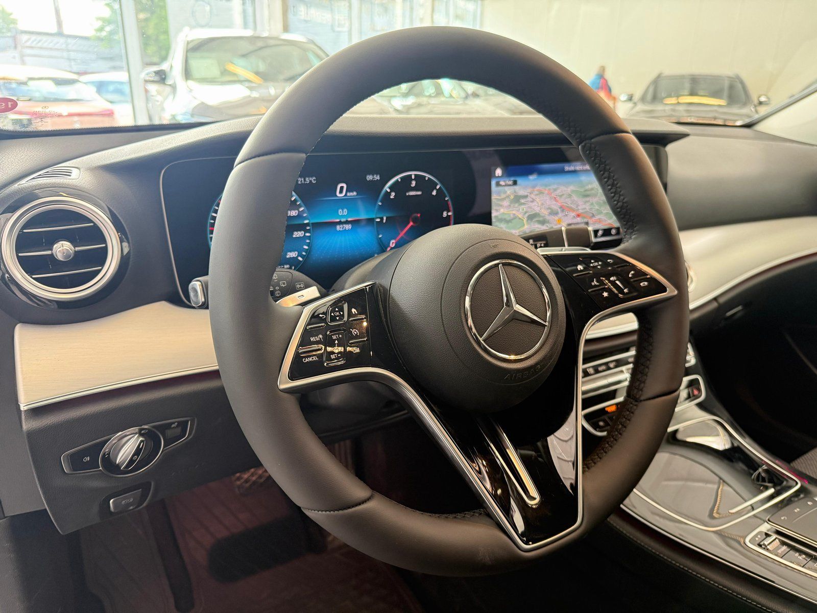 Fahrzeugabbildung Mercedes-Benz E 220 d T MBUX+LED+CARPLAY+SPUR+EASYPACK+SHZ