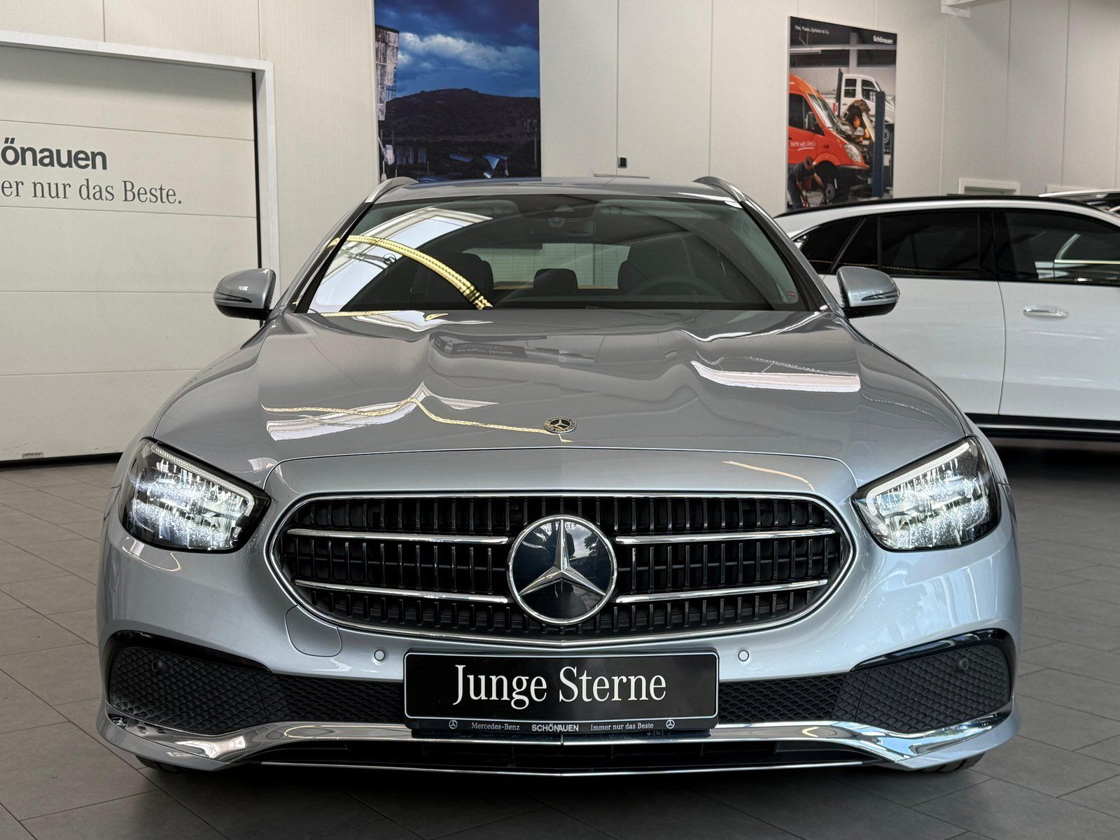 Fahrzeugabbildung Mercedes-Benz E 220 d T MBUX+LED+CARPLAY+SPUR+EASYPACK+SHZ