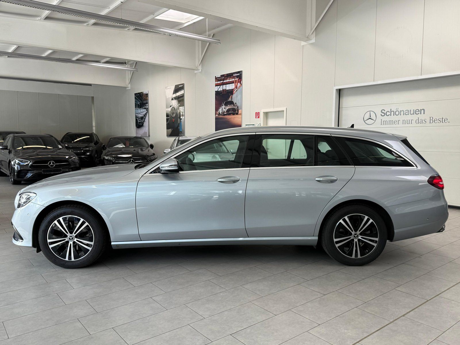 Fahrzeugabbildung Mercedes-Benz E 220 d T MBUX+LED+CARPLAY+SPUR+EASYPACK+SHZ
