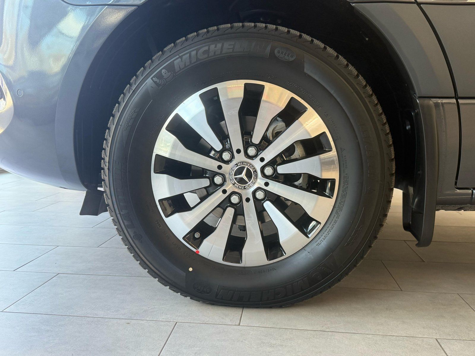 Fahrzeugabbildung Mercedes-Benz Sprinter 319 TOURER SELECT UPE119.279€ LUFTFEDER