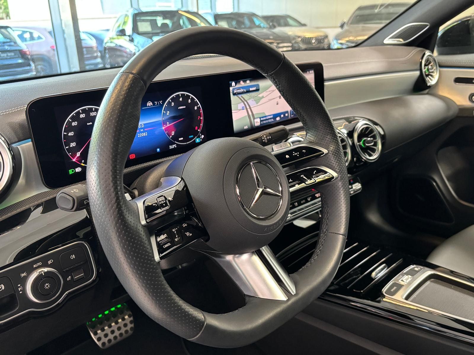 Fahrzeugabbildung Mercedes-Benz CLA 200 SB AMG PANO+DIST+LEDER+BURM+MEMO+VZ+NIGH
