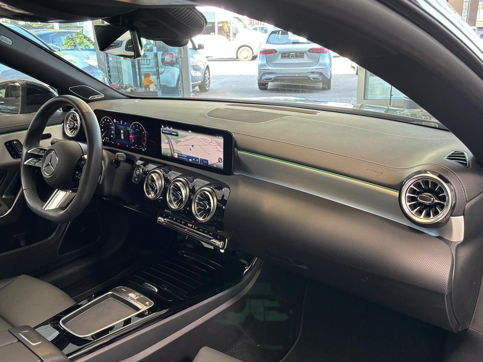 Fahrzeugabbildung Mercedes-Benz CLA 200 SB AMG PANO+DIST+LEDER+BURM+MEMO+VZ+NIGH