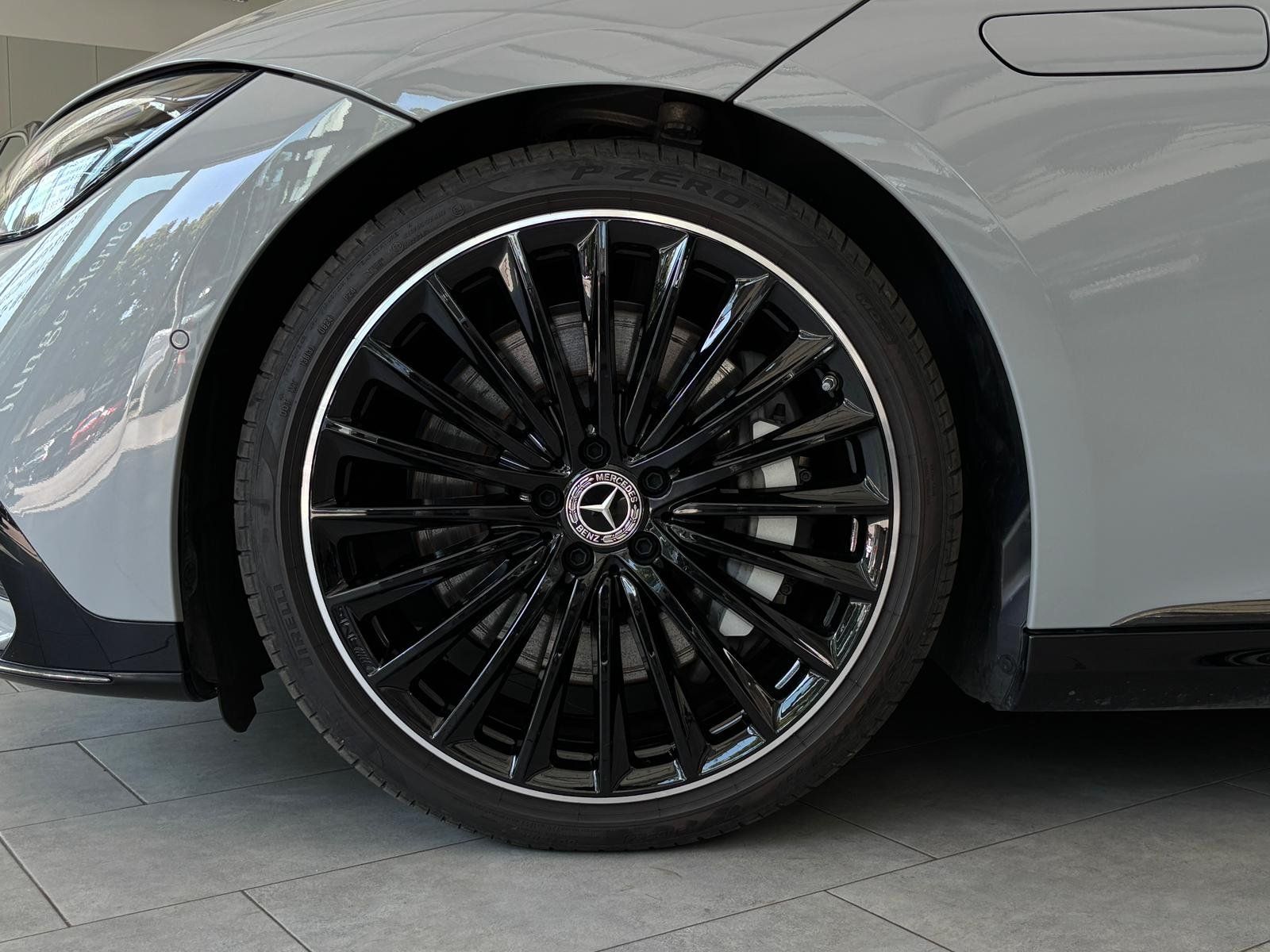 Fahrzeugabbildung Mercedes-Benz EQE 350 AMG PREMIUMPKT+21"+AIRMATIC+AHK+3D+DIGIT