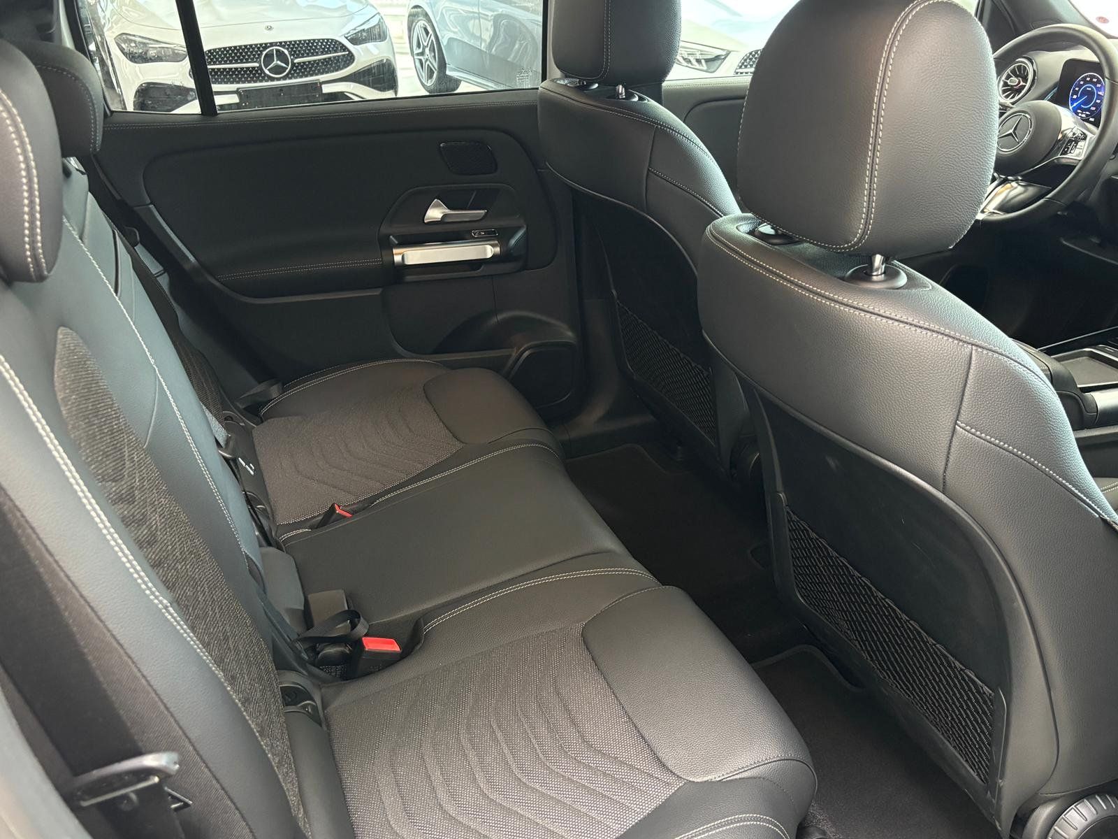 Fahrzeugabbildung Mercedes-Benz EQB 300 4M FACELIFT+ADV.SOUND+CARPLAY+KEYLESS+VZ