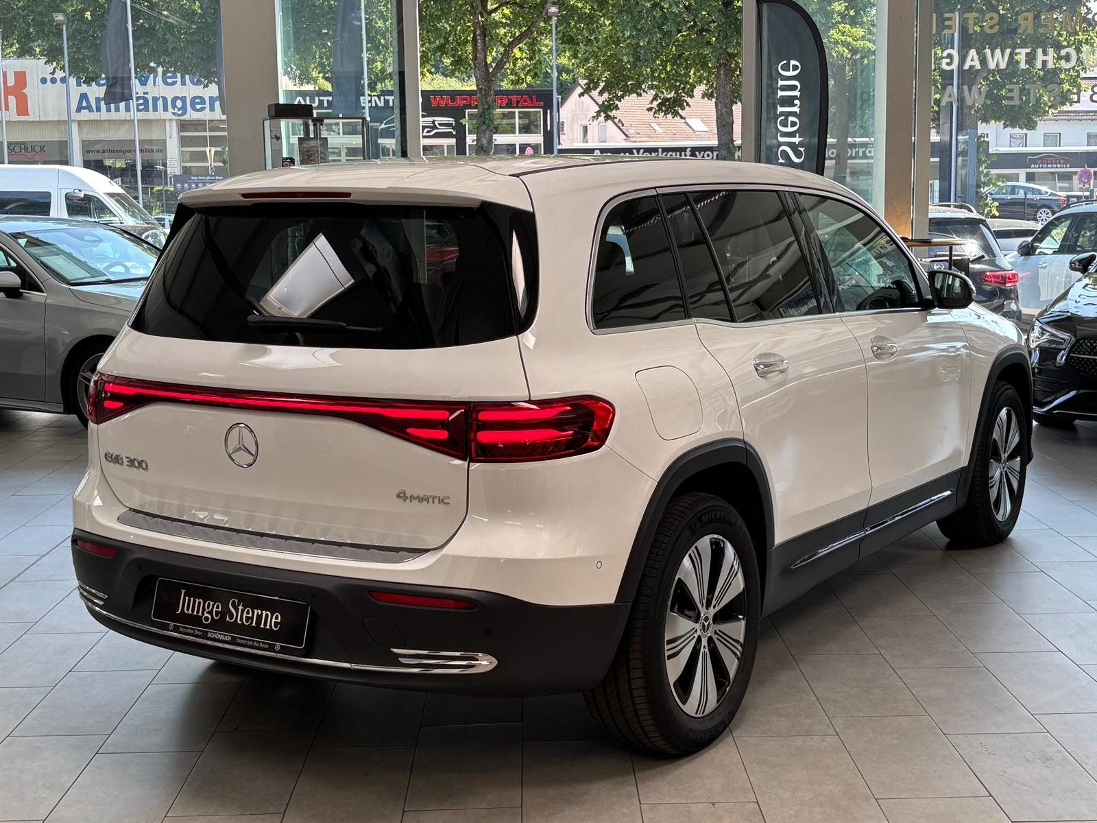 Fahrzeugabbildung Mercedes-Benz EQB 300 4M FACELIFT+ADV.SOUND+CARPLAY+KEYLESS+VZ