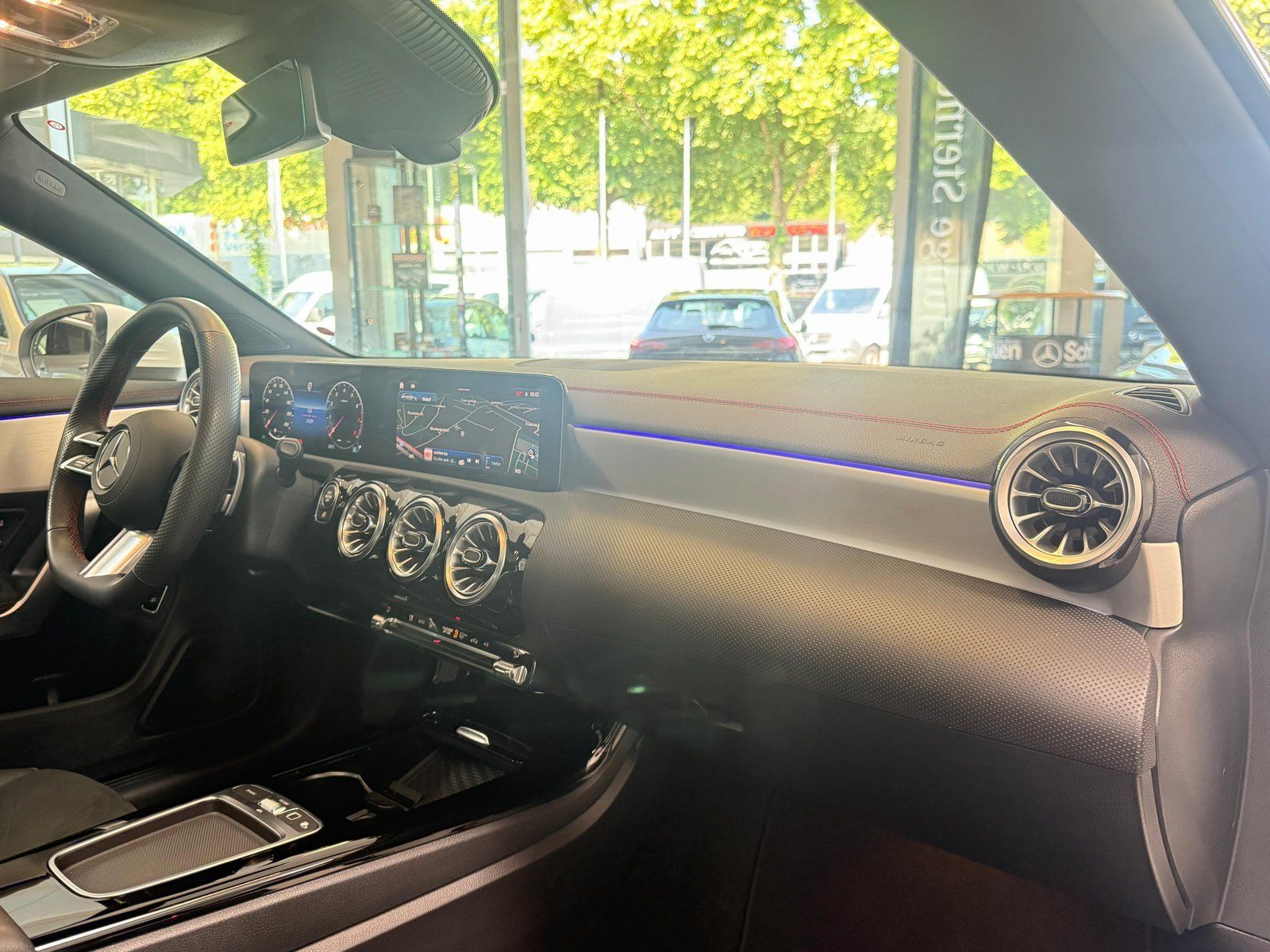Fahrzeugabbildung Mercedes-Benz CLA 180 SB AMG PANO+19"+360+TOTW.+DISTR+CARPLAY