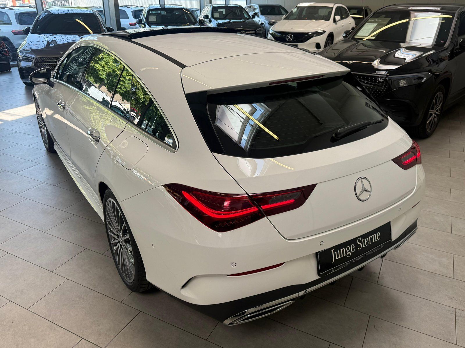 Fahrzeugabbildung Mercedes-Benz CLA 180 SB AMG PANO+19"+360+TOTW.+DISTR+CARPLAY