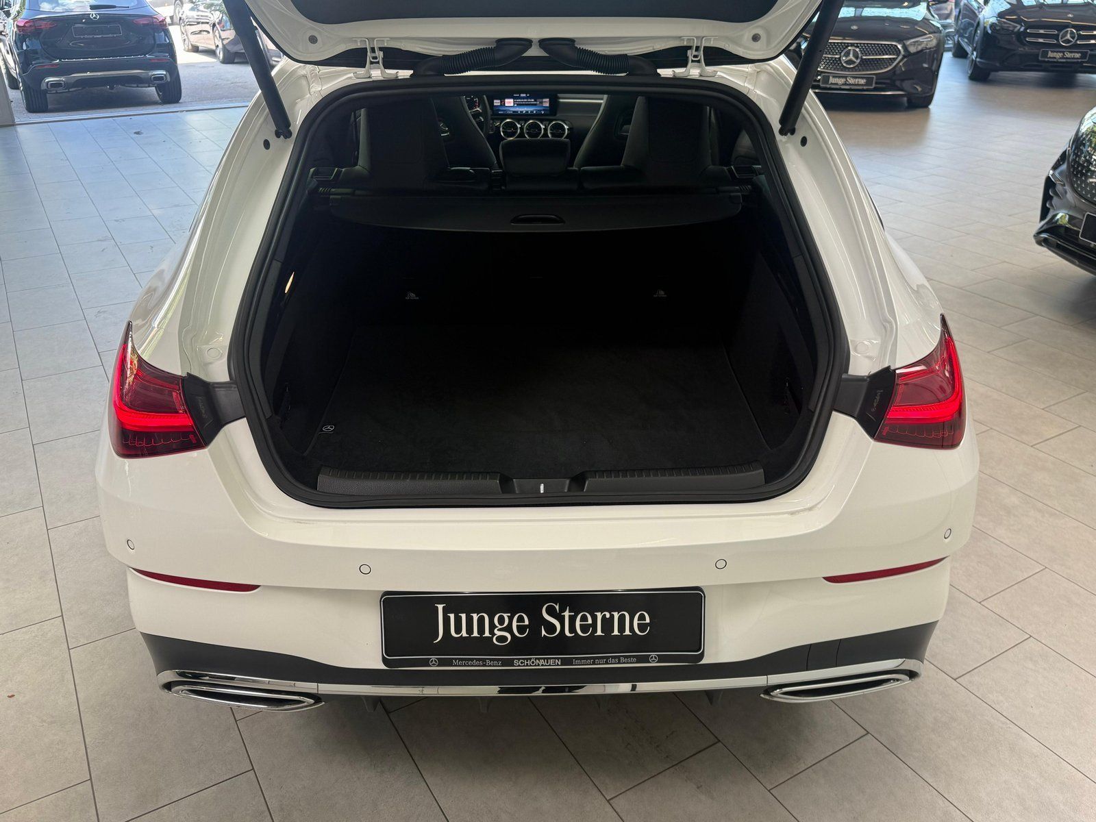 Fahrzeugabbildung Mercedes-Benz CLA 180 SB AMG PANO+19"+360+TOTW.+DISTR+CARPLAY