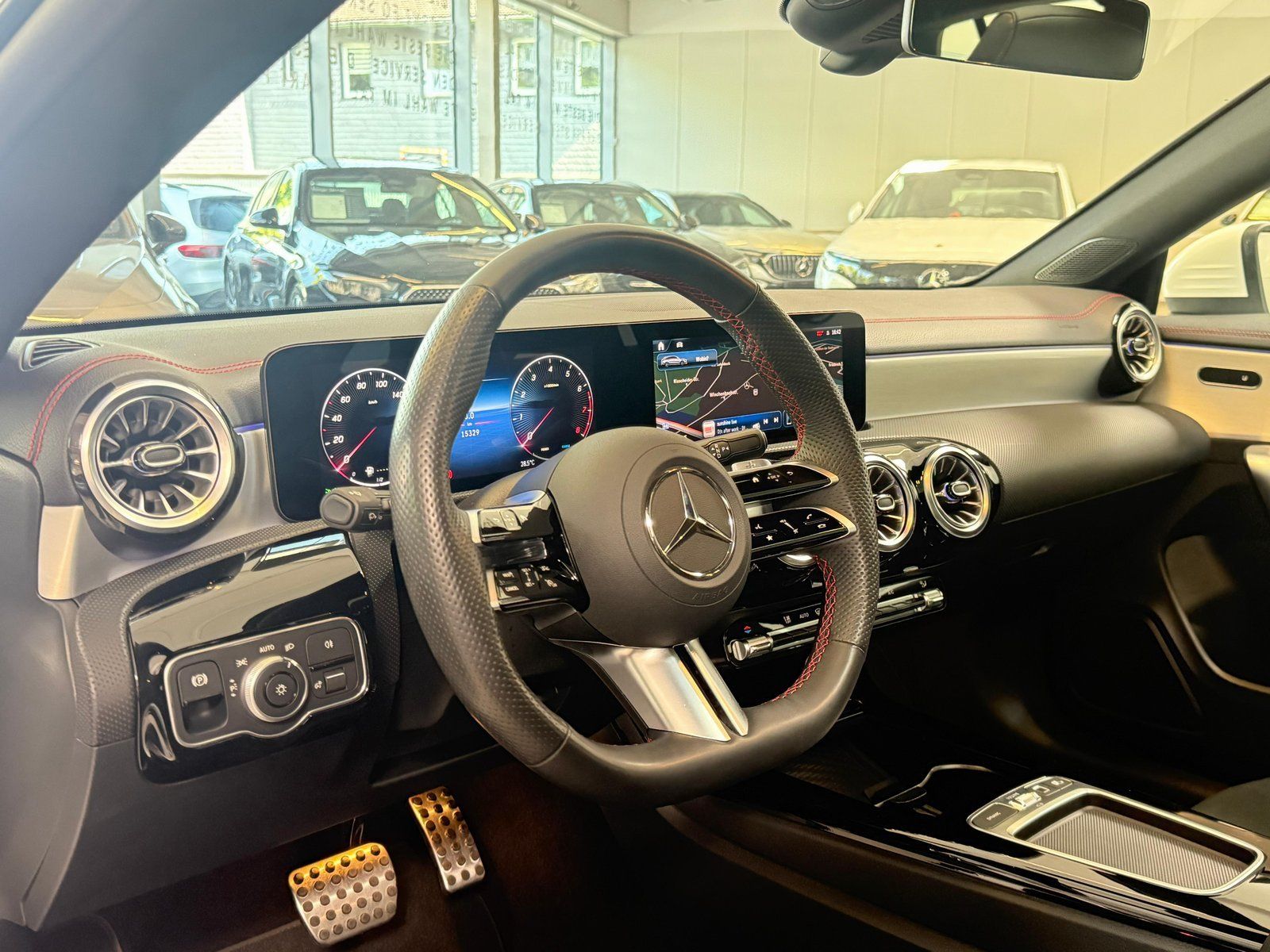 Fahrzeugabbildung Mercedes-Benz CLA 180 SB AMG PANO+19"+360+TOTW.+DISTR+CARPLAY