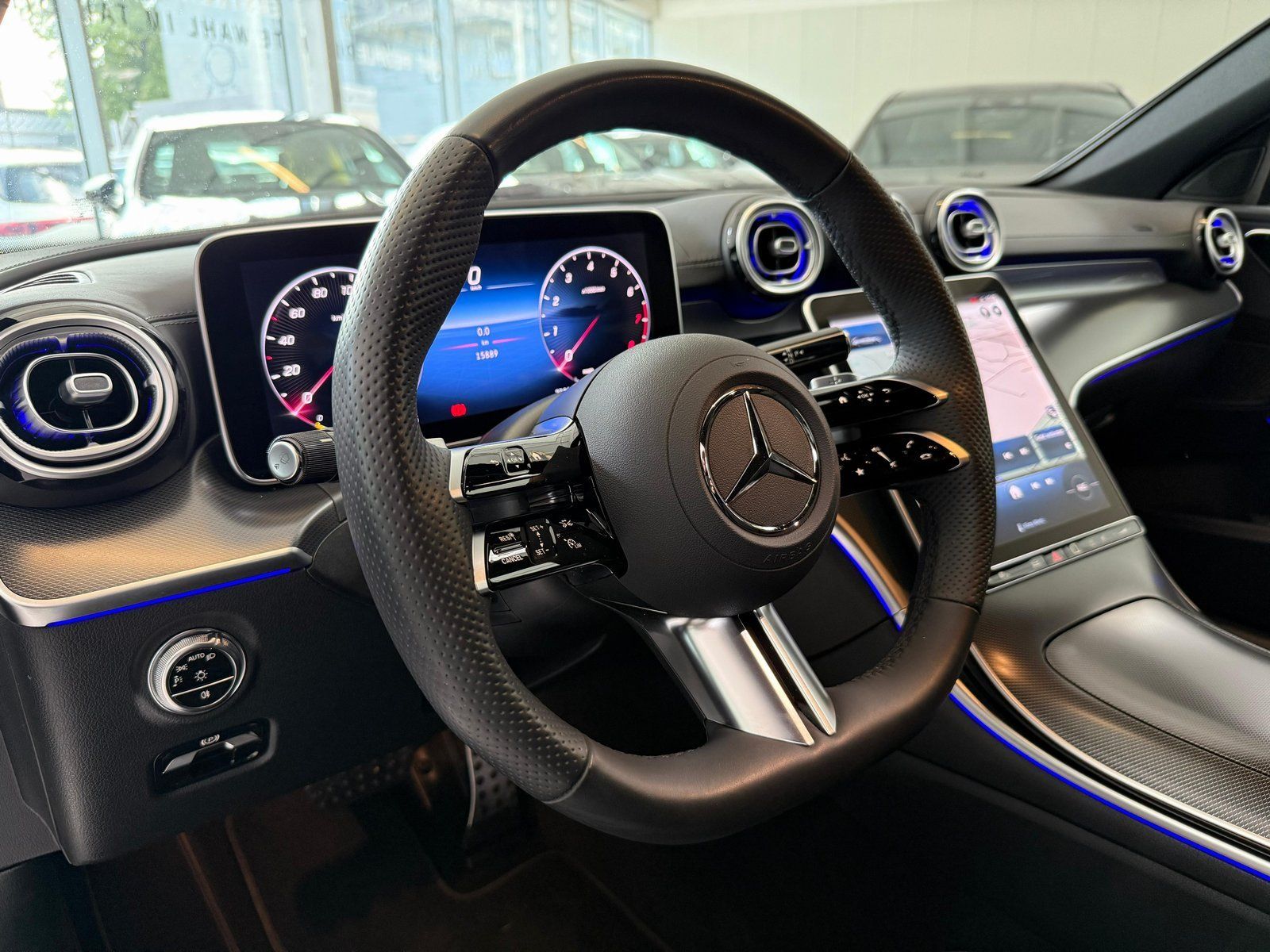 Fahrzeugabbildung Mercedes-Benz C 180 T AMG ADVPLUS+AHK+19"+NIGHT+MEMO+AMBIPLUS