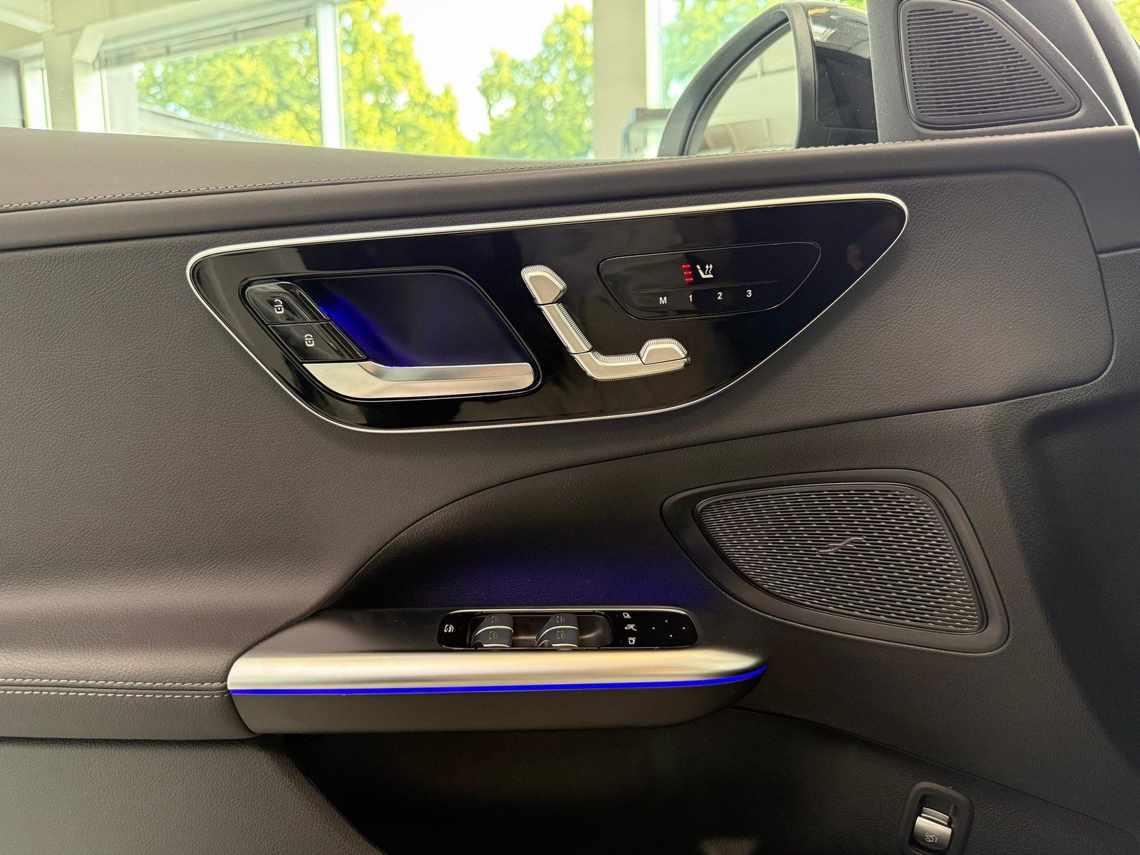 Fahrzeugabbildung Mercedes-Benz C 180 T AMG ADVPLUS+AHK+19"+NIGHT+MEMO+AMBIPLUS