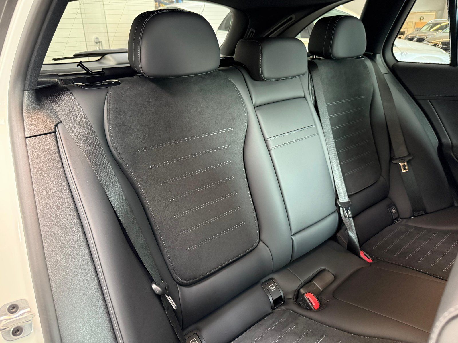 Fahrzeugabbildung Mercedes-Benz C 180 T AMG ADVPLUS+AHK+19"+NIGHT+MEMO+AMBIPLUS