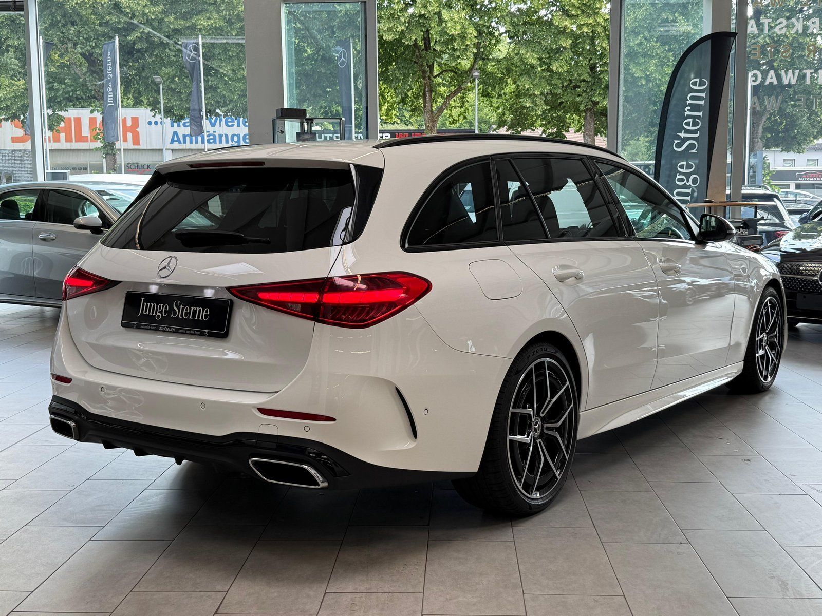 Fahrzeugabbildung Mercedes-Benz C 180 T AMG ADVPLUS+AHK+19"+NIGHT+MEMO+AMBIPLUS