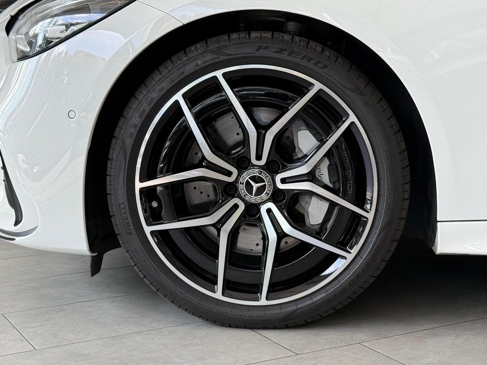 Fahrzeugabbildung Mercedes-Benz C 180 T AMG ADVPLUS+AHK+19"+NIGHT+MEMO+AMBIPLUS