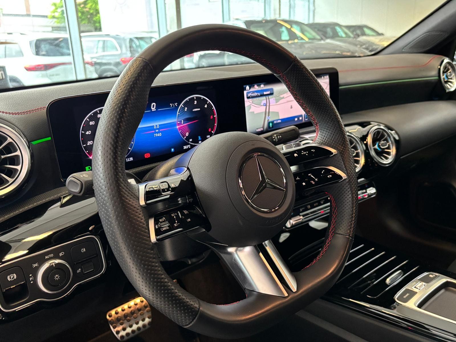 Fahrzeugabbildung Mercedes-Benz CLA 220 d Coupé AMG PREMIUM+CARPLAY+VZ+KEYLESS