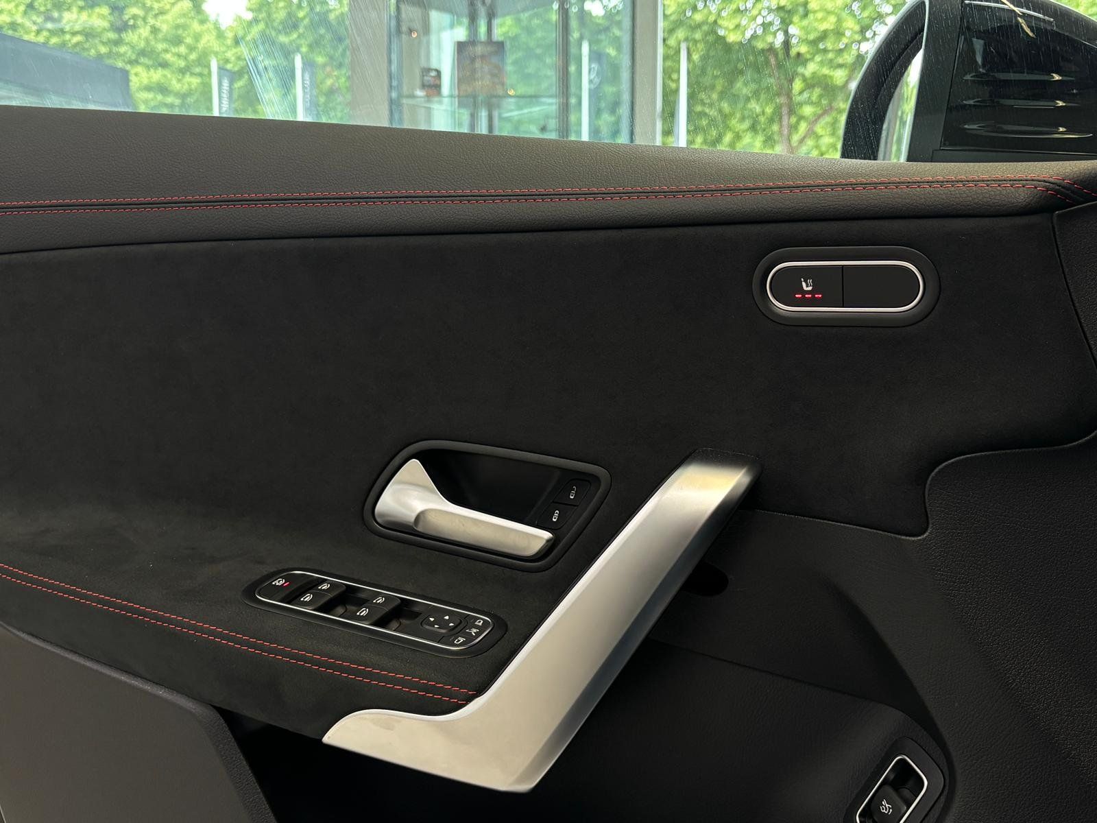 Fahrzeugabbildung Mercedes-Benz CLA 220 d Coupé AMG PREMIUM+CARPLAY+VZ+KEYLESS