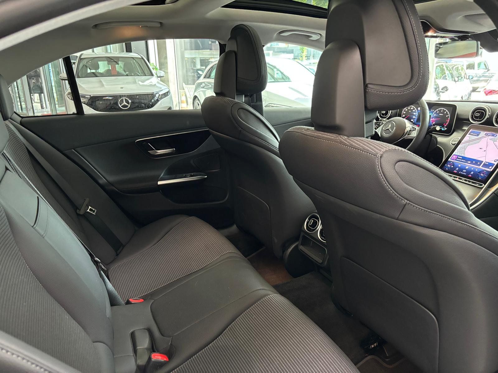 Fahrzeugabbildung Mercedes-Benz C 200 PANO+DIGITAL+360°+MEMO+CARPLAY+PRIVACY