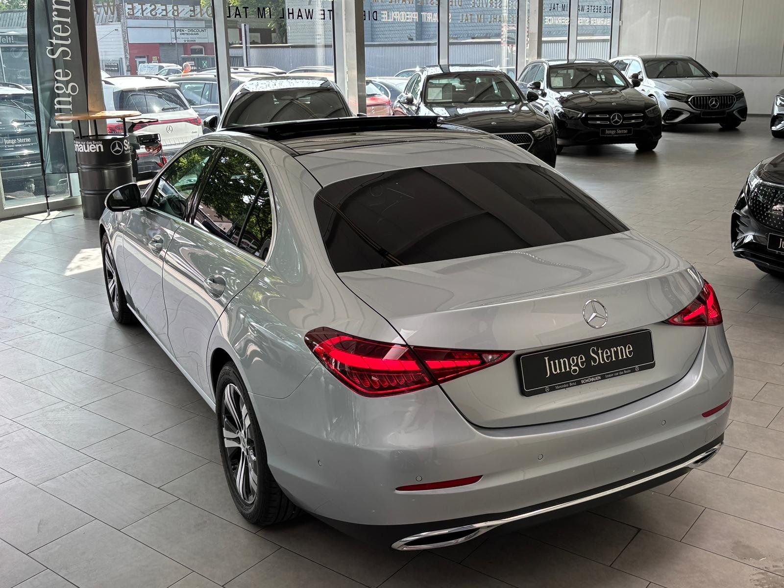 Fahrzeugabbildung Mercedes-Benz C 200 PANO+DIGITAL+360°+MEMO+CARPLAY+PRIVACY