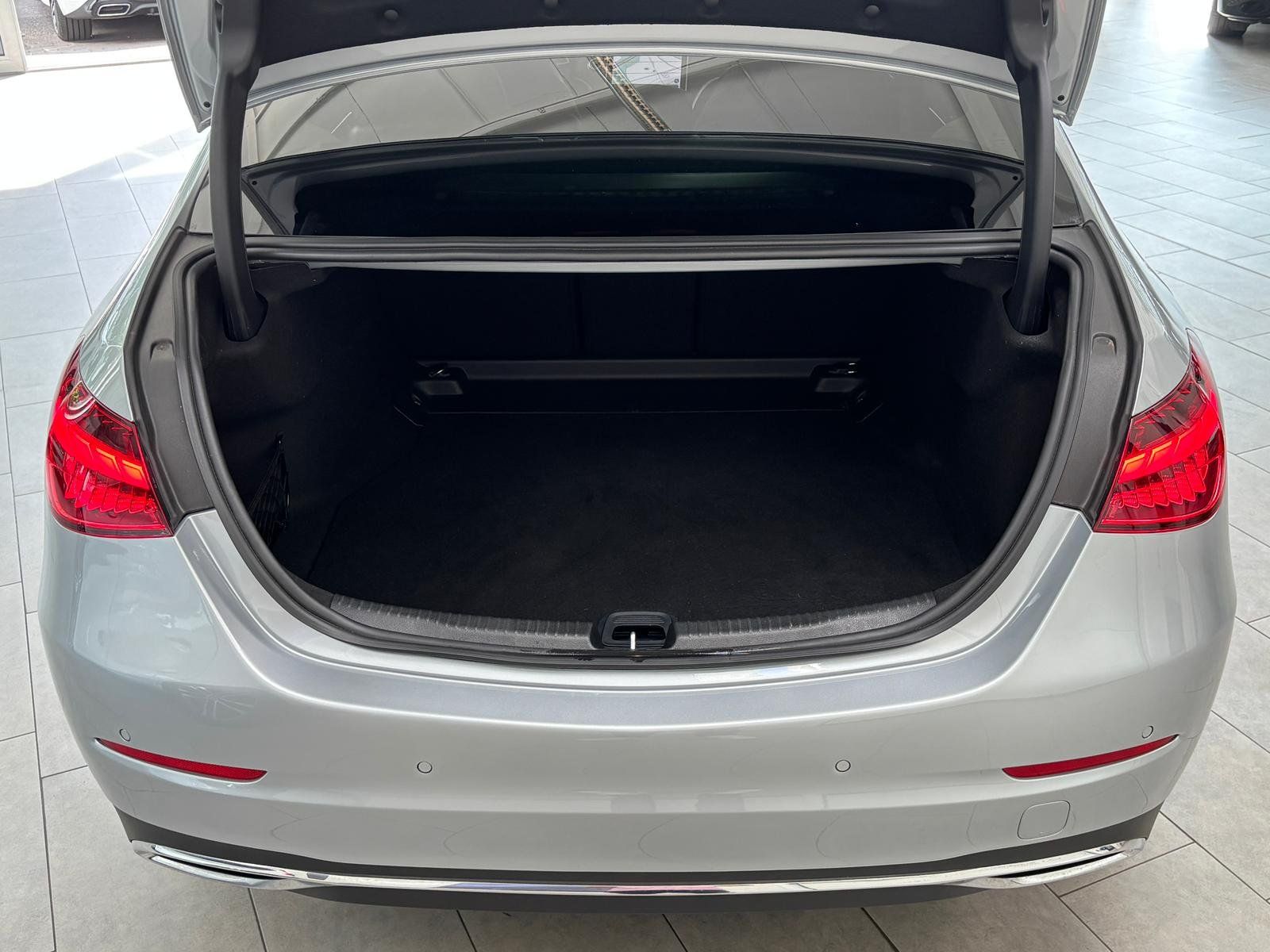 Fahrzeugabbildung Mercedes-Benz C 200 PANO+DIGITAL+360°+MEMO+CARPLAY+PRIVACY