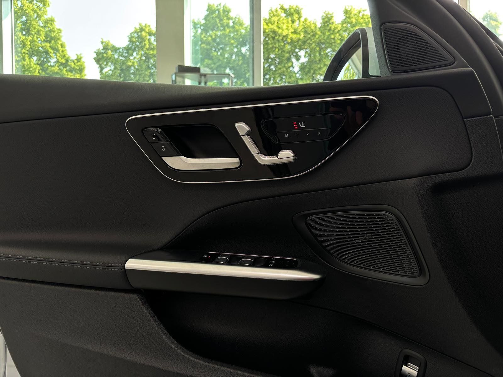 Fahrzeugabbildung Mercedes-Benz C 200 PANO+DIGITAL+360°+MEMO+CARPLAY+PRIVACY